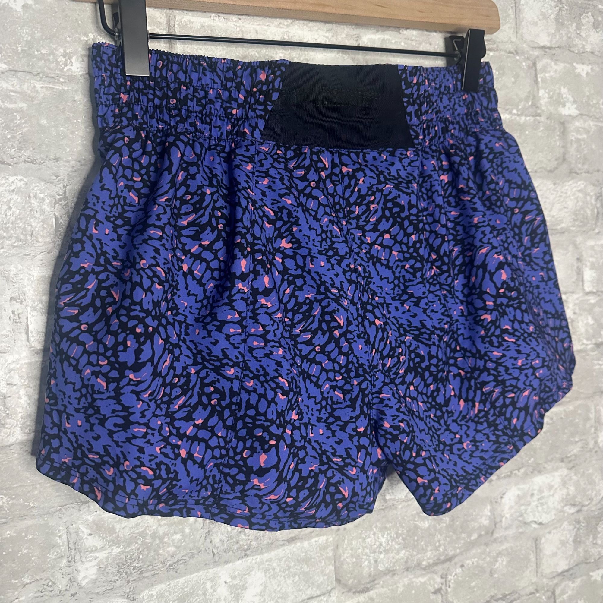 Nike Nike Women's One Dri-FIT Mid-Rise 3" Brief-Lined Shorts NWT Size 28" / US 6 / IT 42 - 7 Thumbnail