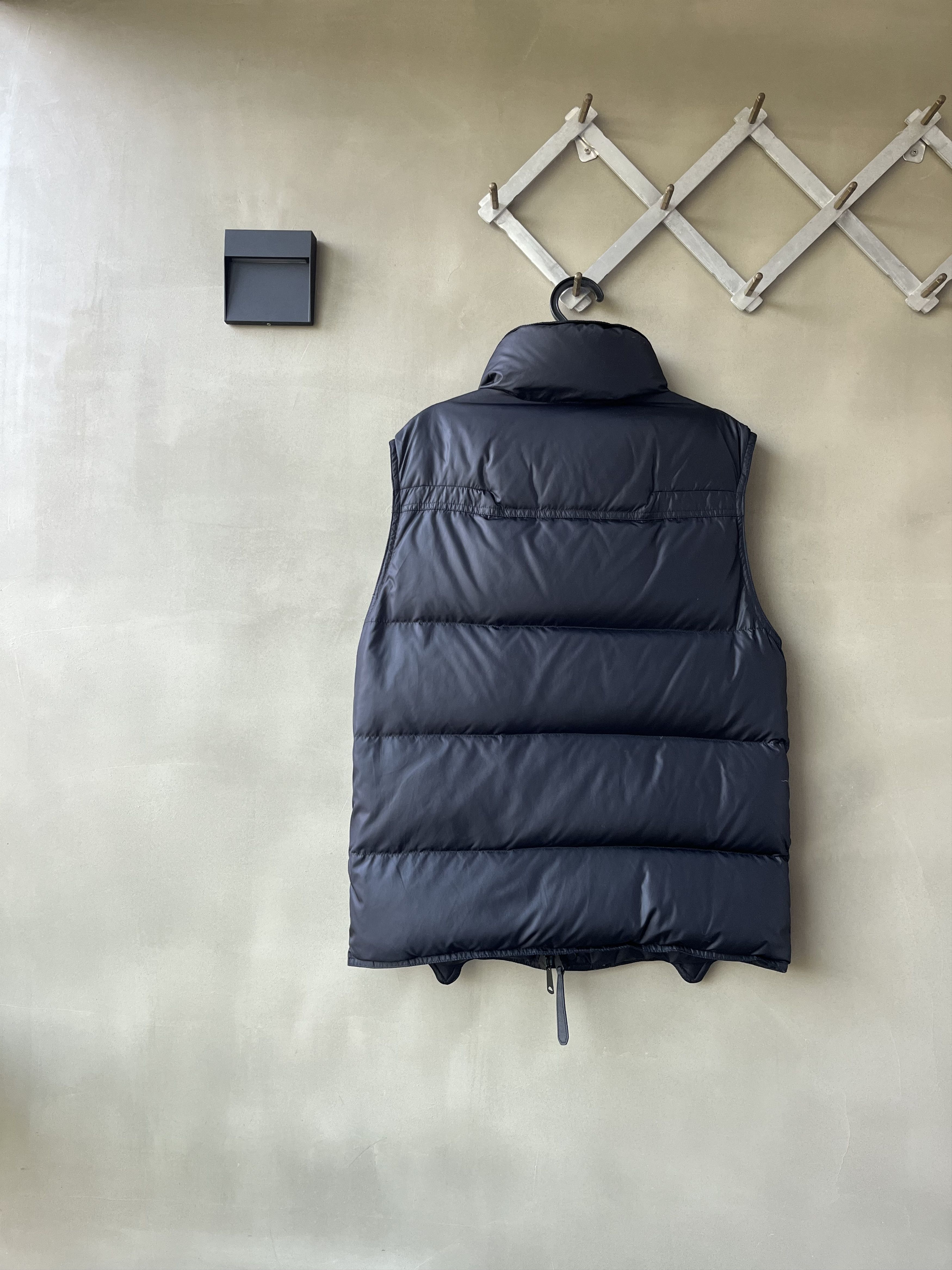 Dior Dior Homme by Hedi Slimane Goose Down Zip Stand Collar Vest Size US S / EU 44-46 / 1 - 7 Thumbnail