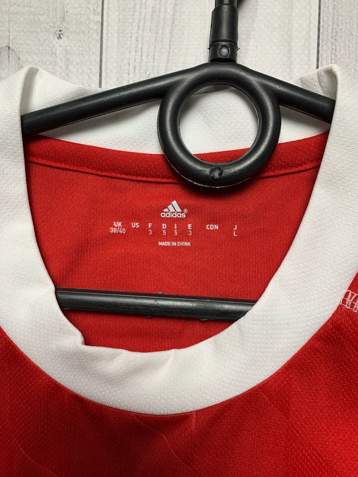 Adidas × Vintage Vintage adidas Bayern Munich soccer jersey size M red Size US M / EU 48-50 / 2 - 4 Thumbnail