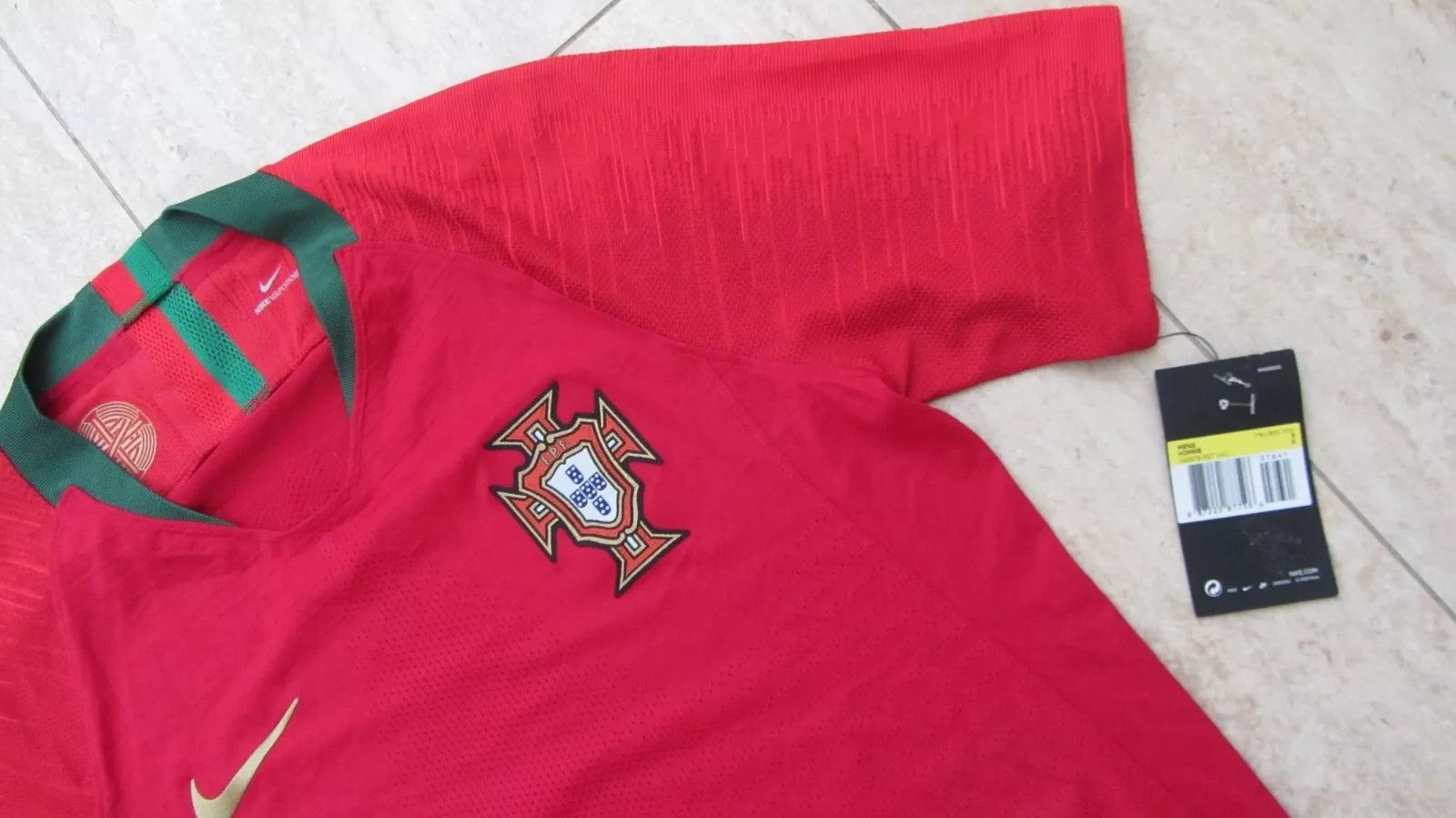 Nike NEW 2018 Nike Vaporknit Portugal Shirt Football COLLECTOR'S Size US S / EU 44-46 / 1 - 4 Thumbnail