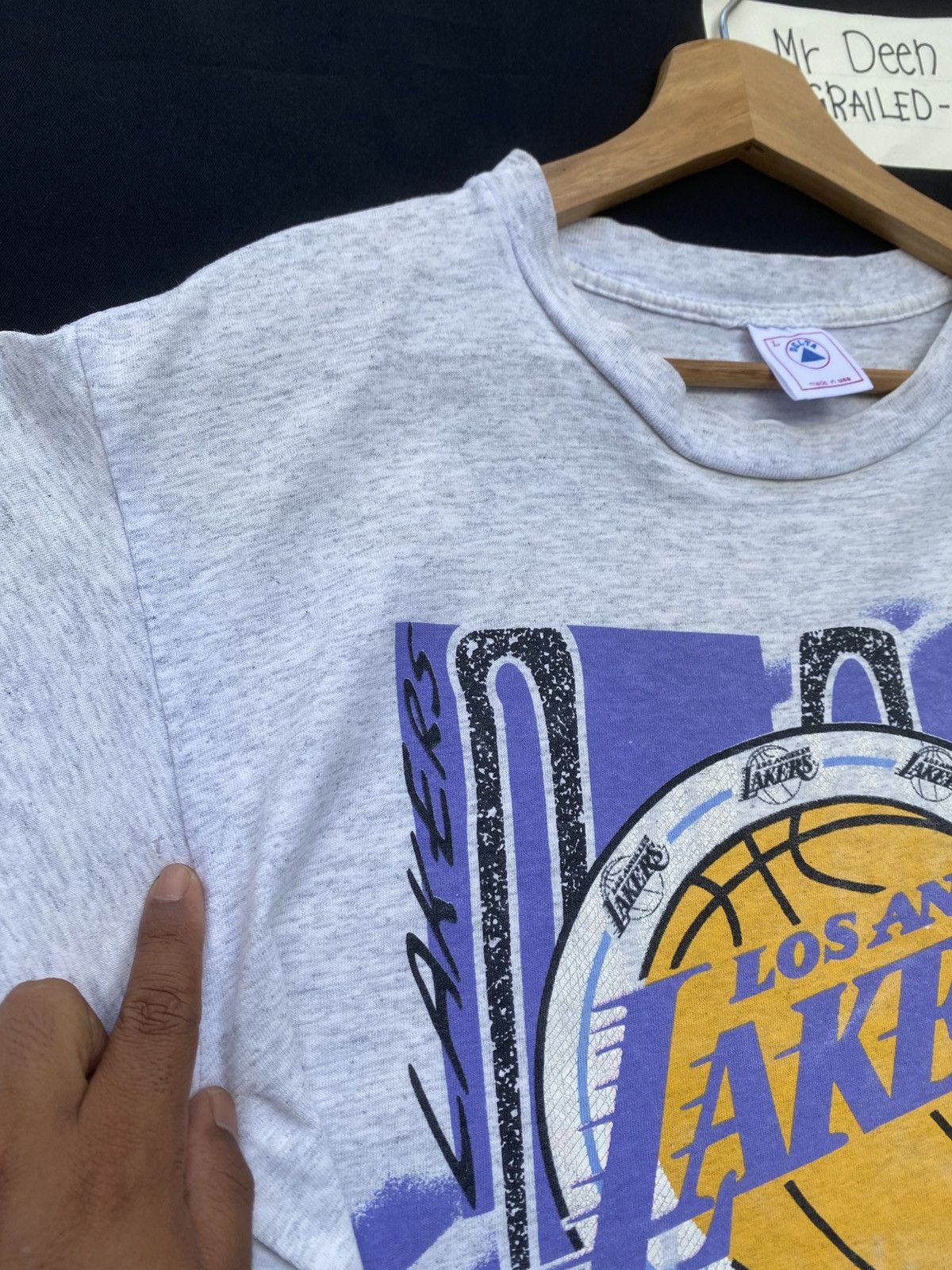 NBA Rare Vintage 90s L.A Lakers NBA Magic Johnson Tshirt Size US L / EU 52-54 / 3 - 16 Thumbnail