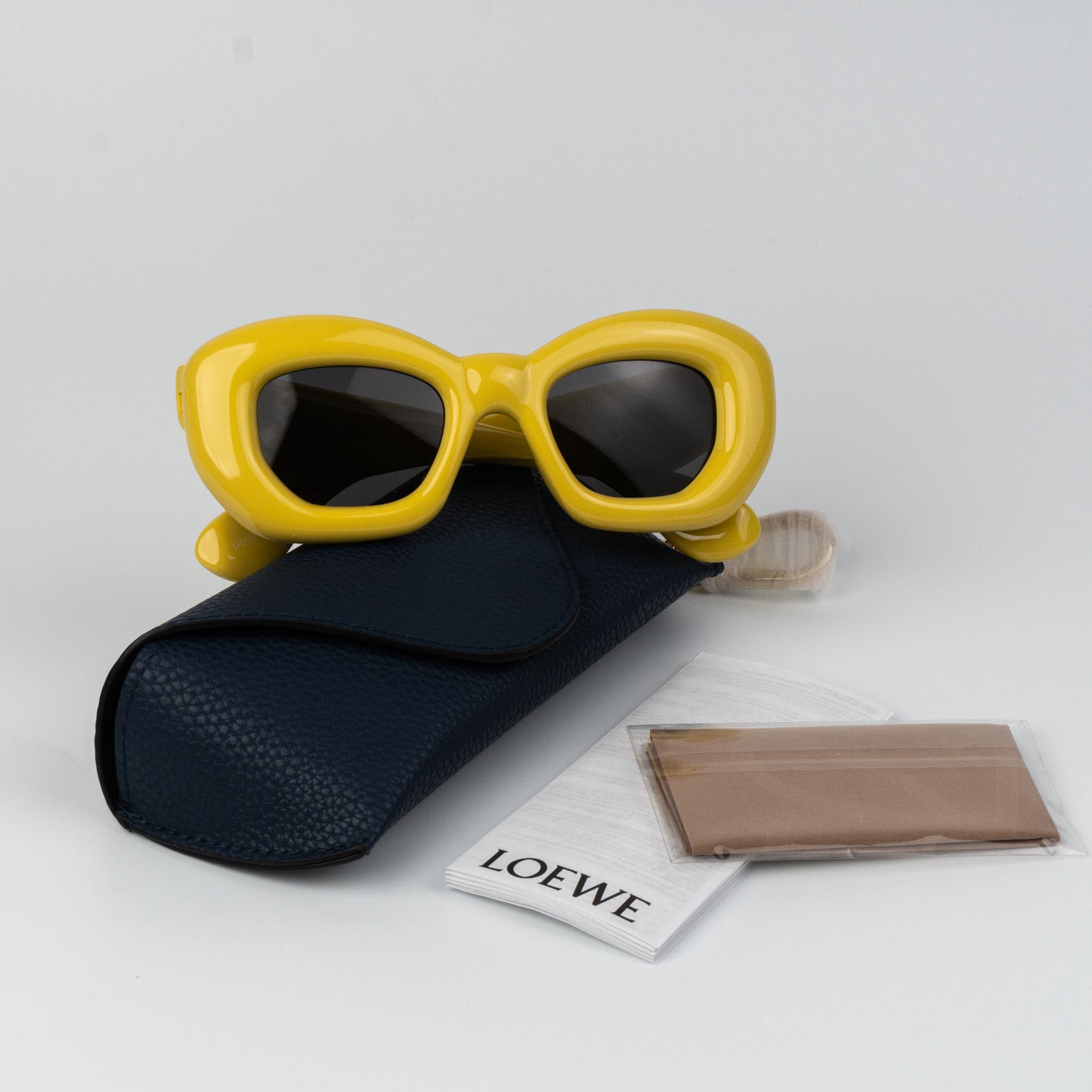 Loewe Loewe INFLATED Women Sunglasses LW40117I 39A NEW AUTHENTIC Size ONE SIZE - 9 Thumbnail