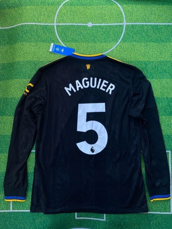 Adidas Adidas Manchester United Long Sleeve soccer Shirt, Size L Size US L / EU 52-54 / 3 - 2 Thumbnail