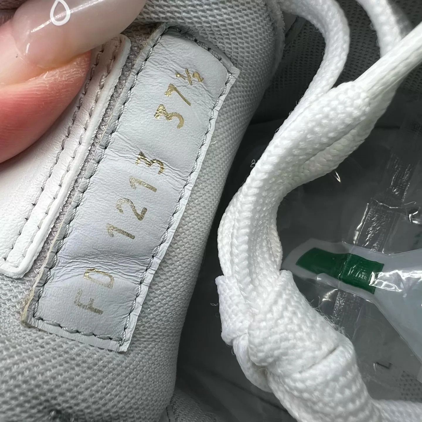 Louis Vuitton LV Trainer White Cement 37.5 Near Mint Original Box Size US 7 / IT 37 - 8 Thumbnail
