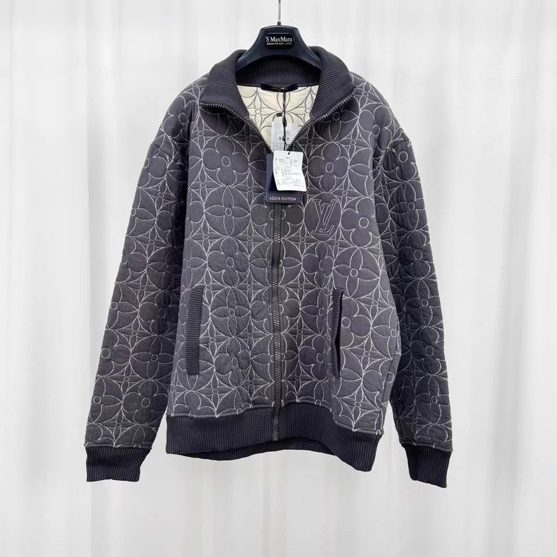 Louis Vuitton Louis Vuitton Gray three-flower embossed cotton jacket Size US L / EU 52-54 / 3 - 1 Thumbnail