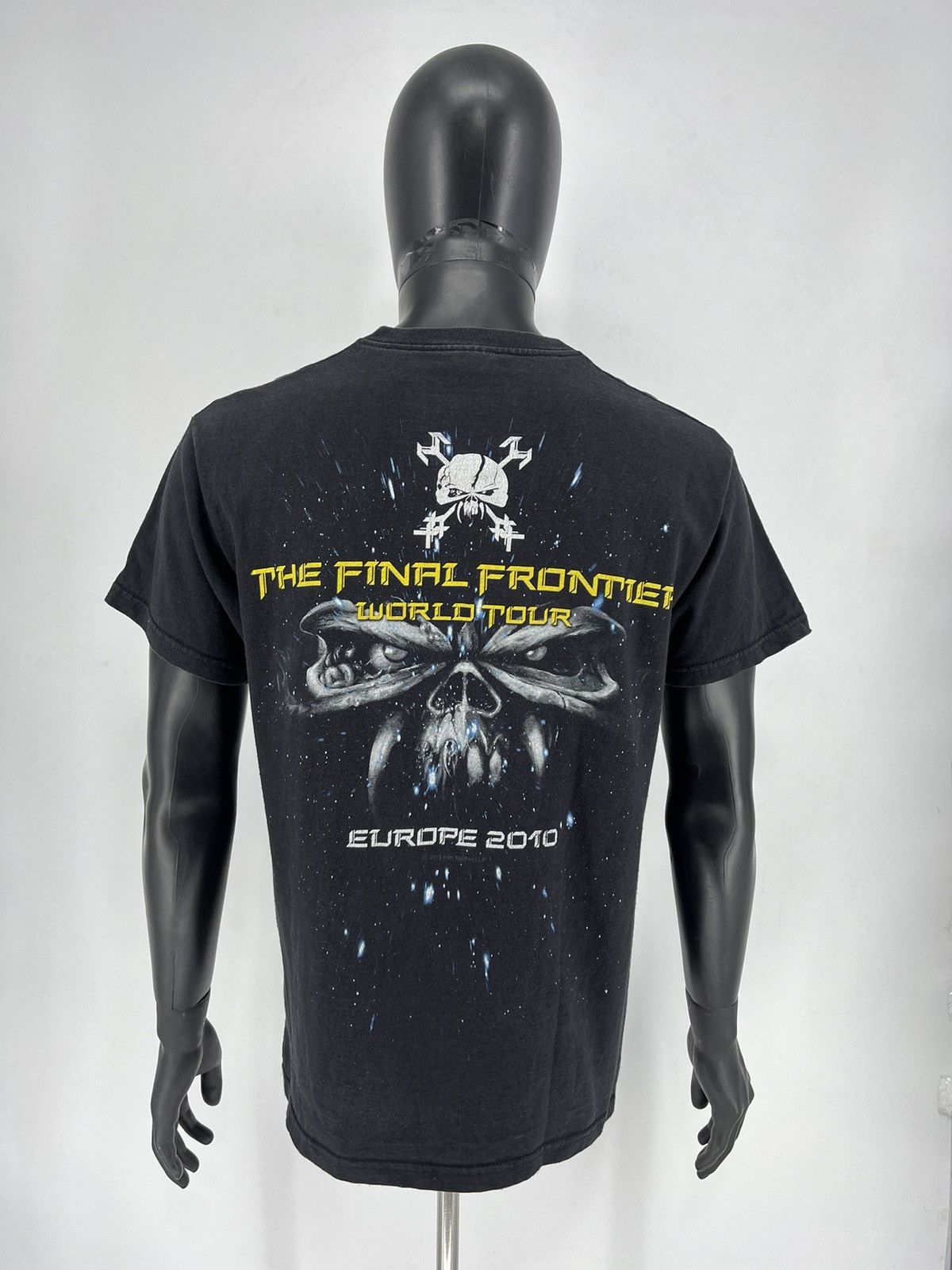 Band Tees × Vintage IRON MAIDEN 2010 “The Final Frontier” World Tour T-shirt Size US L / EU 52-54 / 3 - 7 Thumbnail