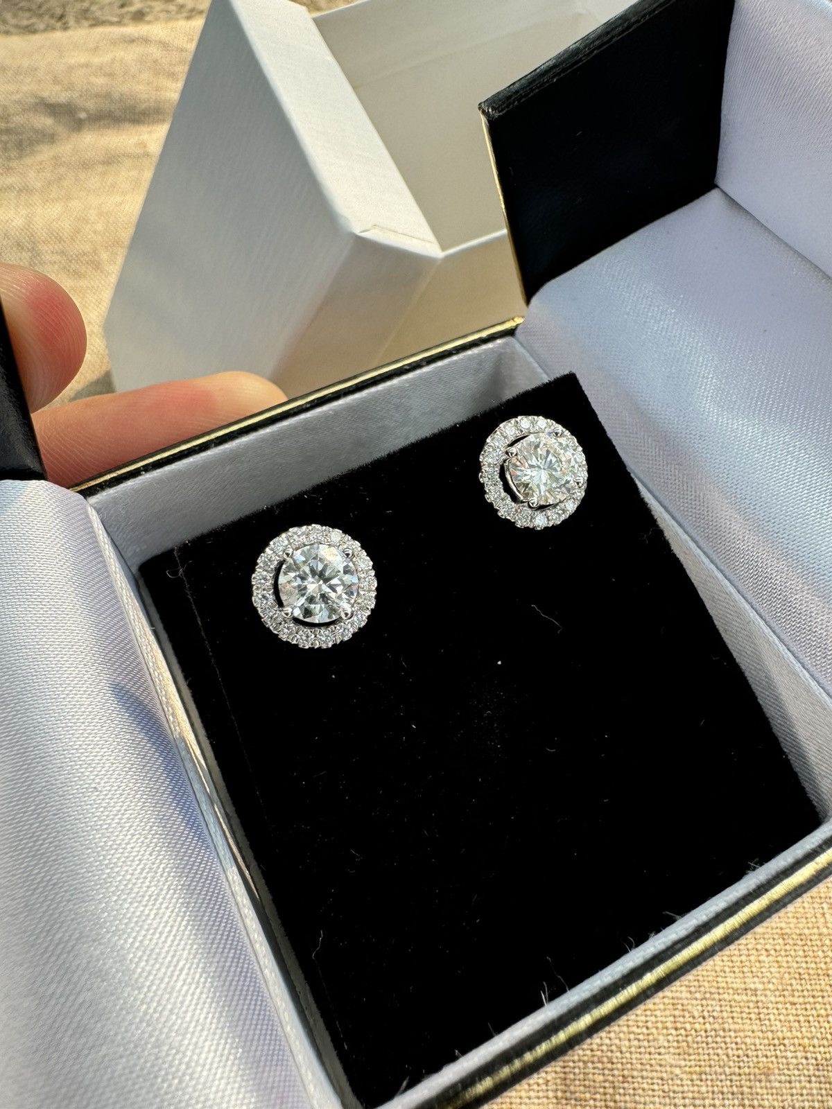 Other 18 Karat white gold earrings set with diamonds. Size ONE SIZE - 8 Thumbnail
