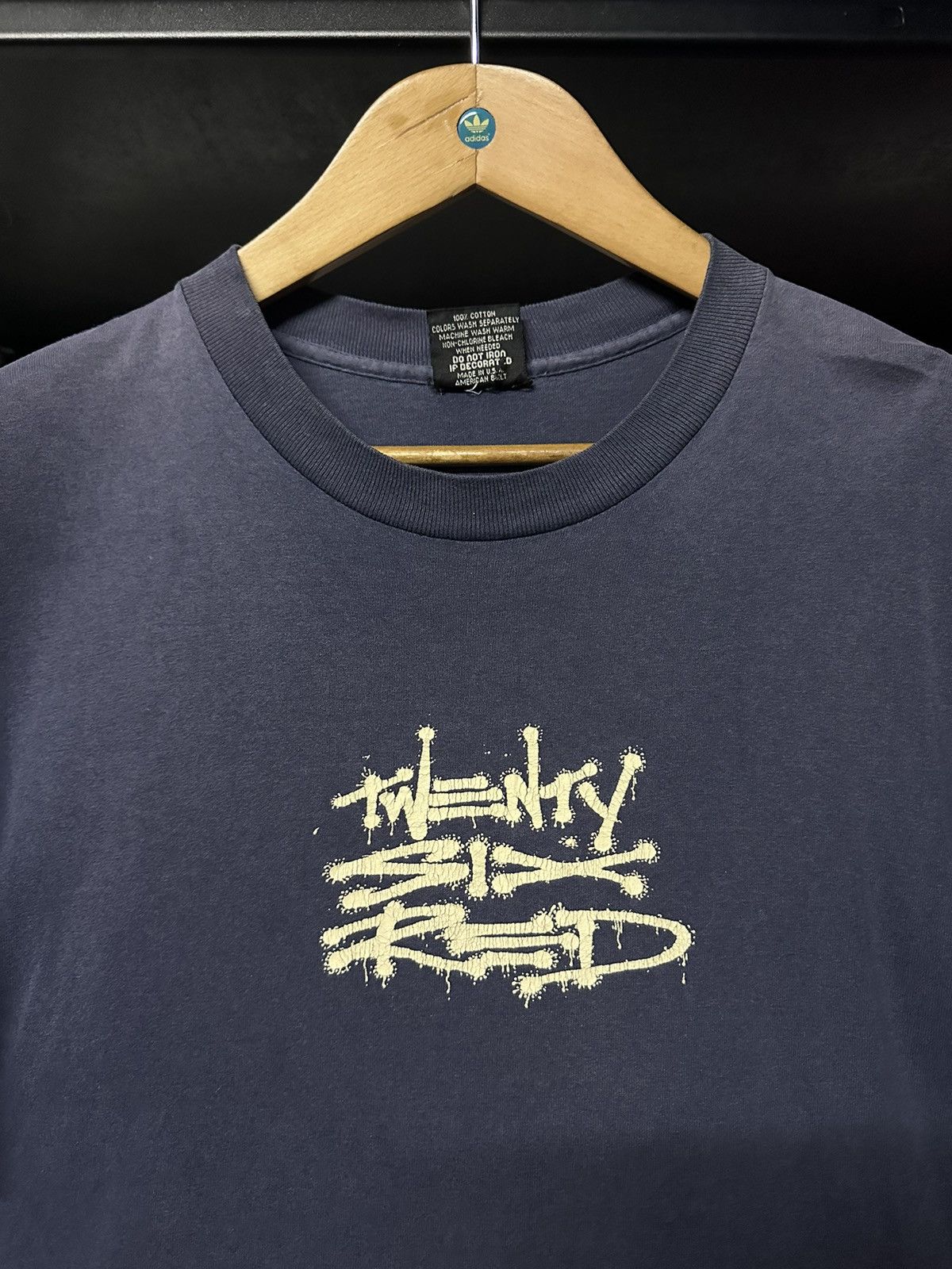Girl Skateboards × Vintage Vintage 90s Twenty Six Red Skateboard Sun Faded Tee Size US L / EU 52-54 / 3 - 3 Thumbnail