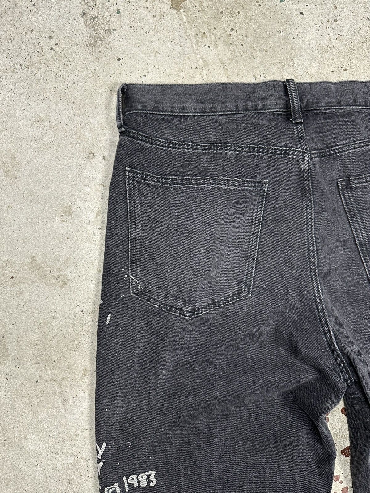 H&M × Jean-Michel Basquiat × Who Decides War H&M x Jean-Michel Basquiat Baggy Denim Pants Jeans Print Size US 36 / EU 52 - 15 Thumbnail