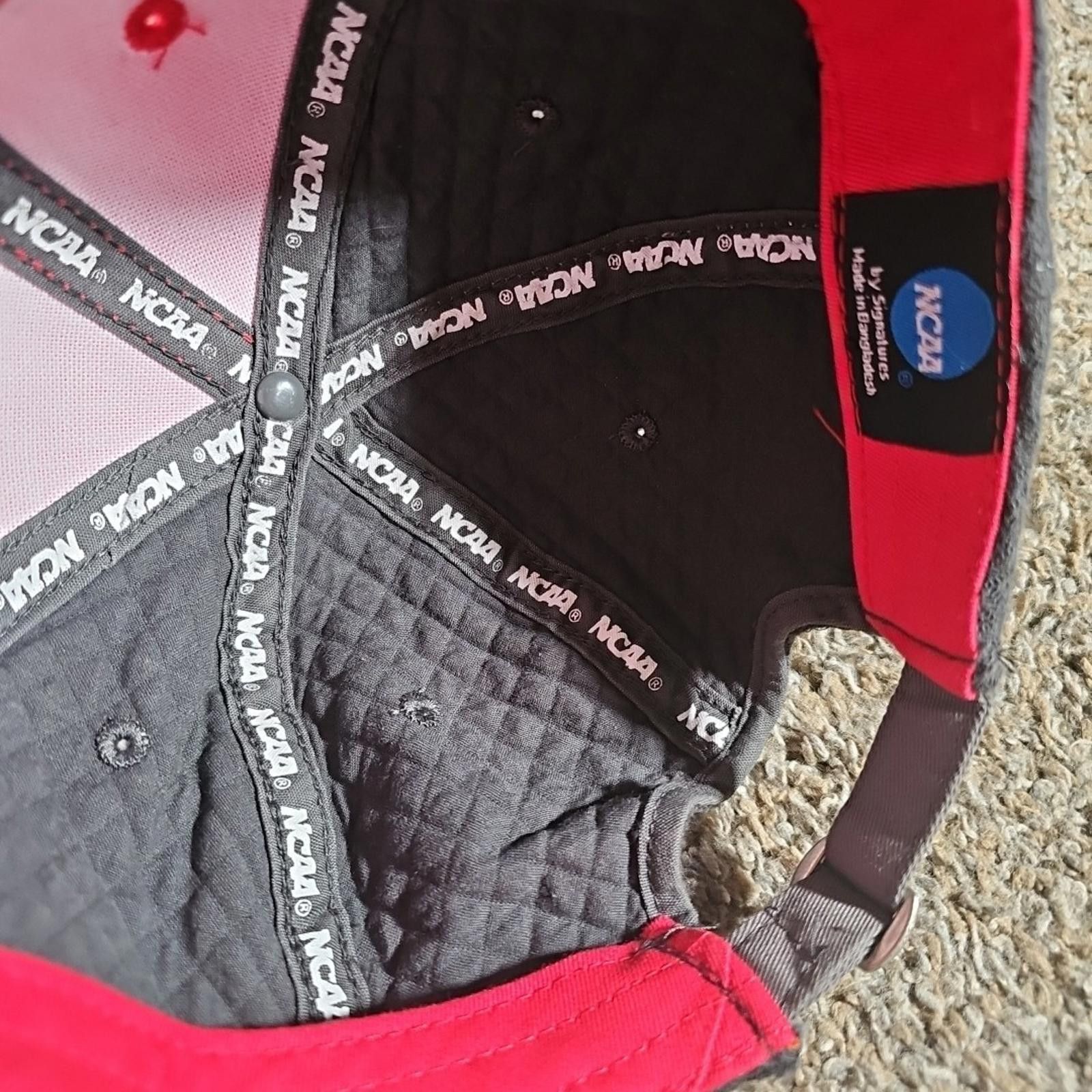 Signatures NCAA By Signatures Wisconsin Badgers Quilted Strapback Hat Size ONE SIZE - 8 Thumbnail