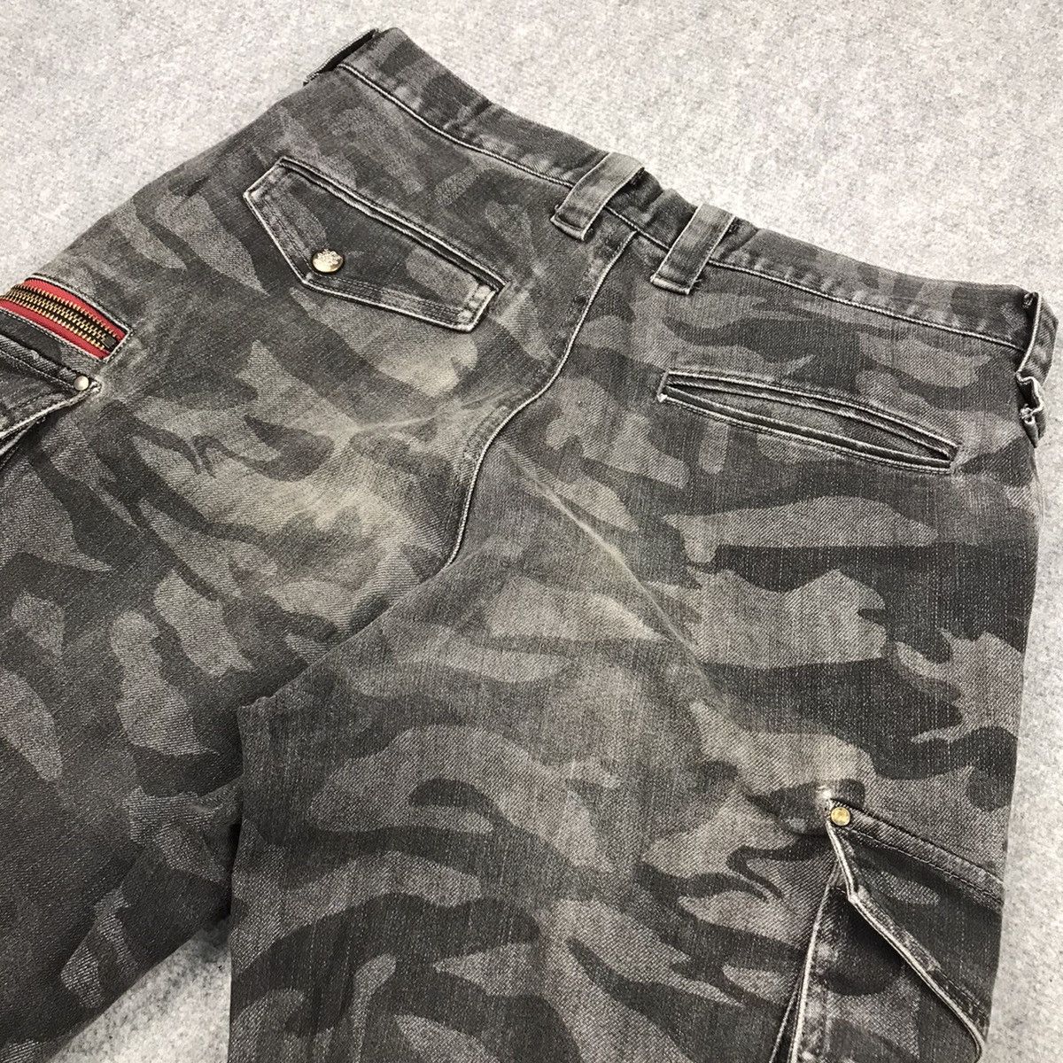 Japanese Brand JAPANESE CARGO POCKET BLACK CAMO FADED PANTS Size US 30 / EU 46 - 11 Thumbnail