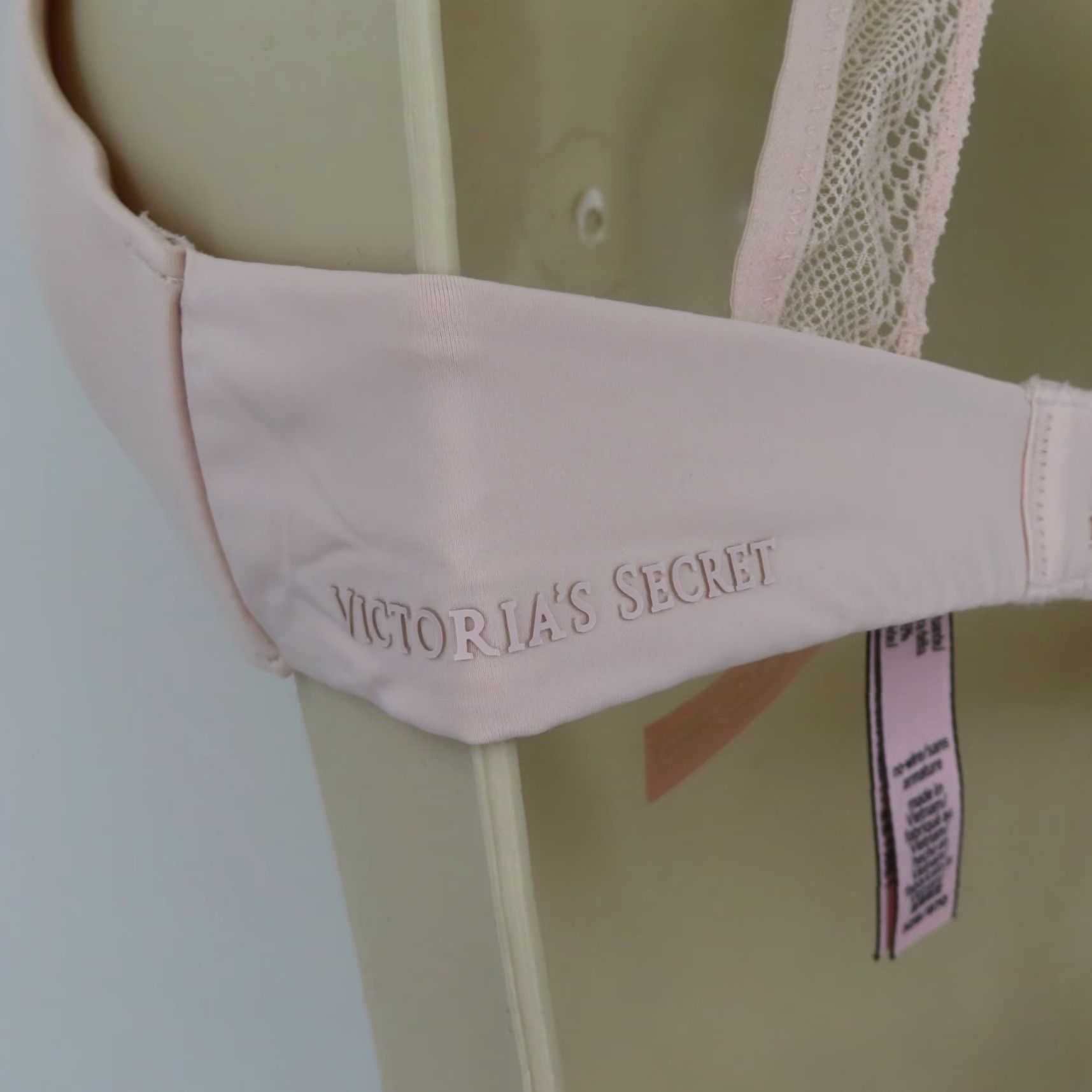Victoria's Secret Victoria's Secret Bra 32B Wireless Lined Pink Back Lace Accent T-shirt Bra Womens 32B Size ONE SIZE - 6 Thumbnail