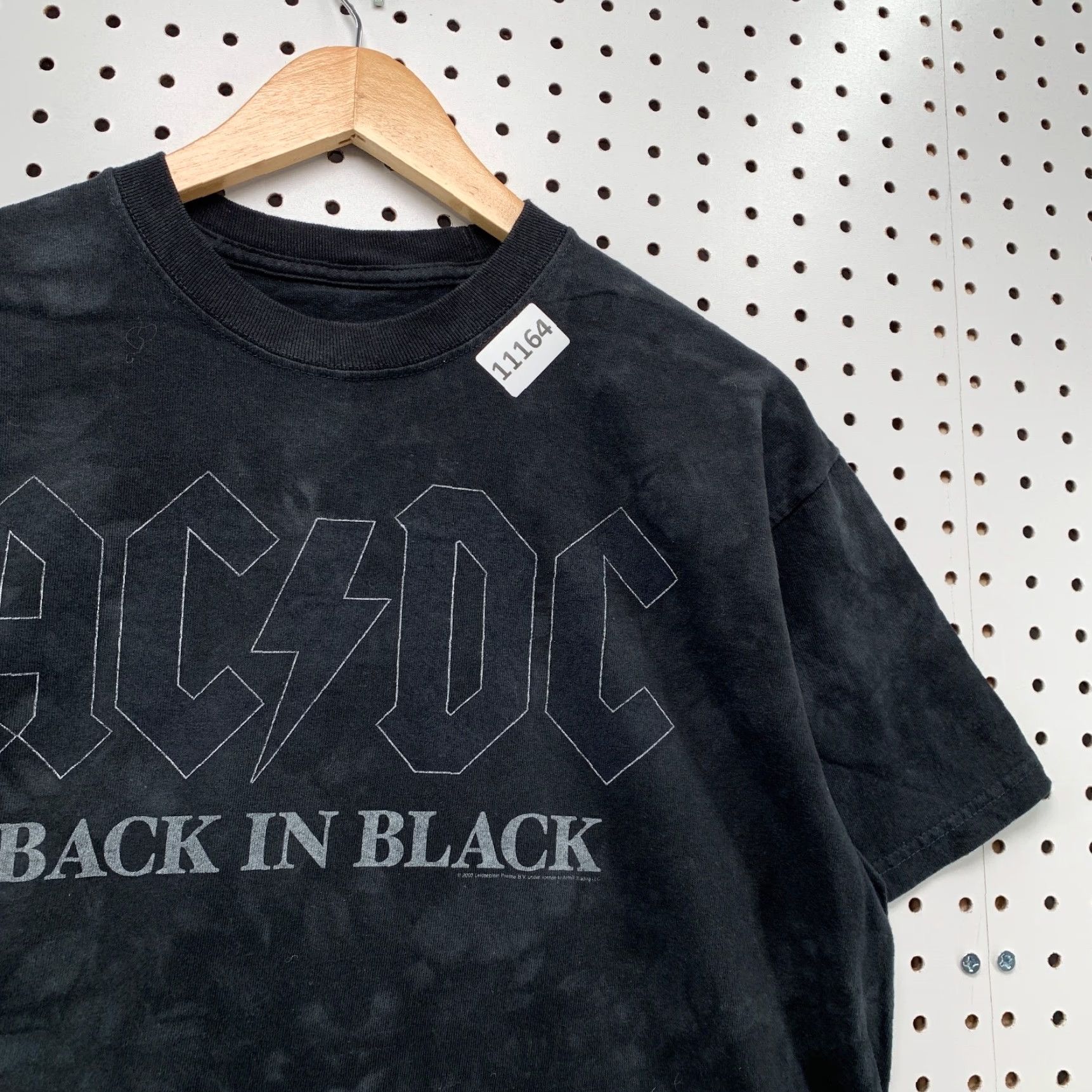 Liquid Blue VINTAGE Liquid Blue AC/DC Back In Black Shirt Mens M Blue Band Music 80s 90s Shirt Mens Size US M / EU 48-50 / 2 - 3 Thumbnail