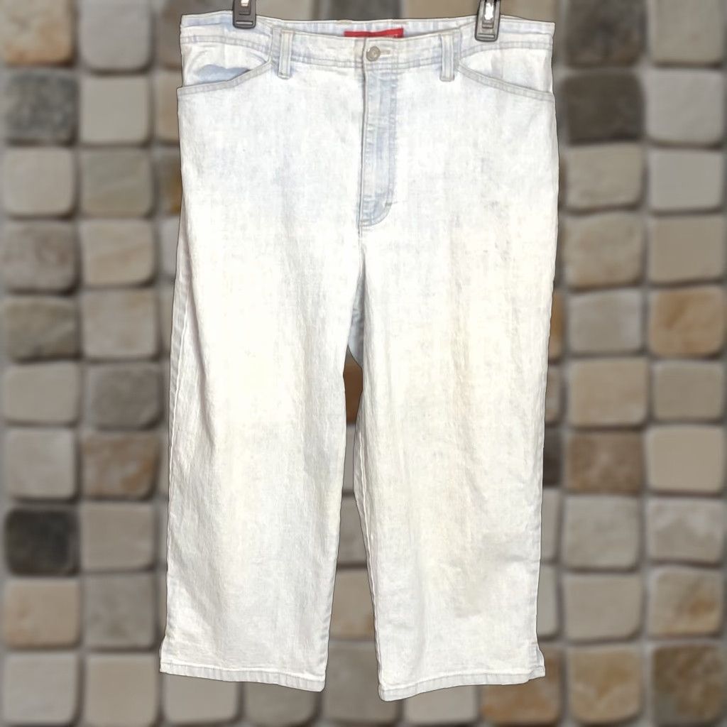 Gloria Vanderbilt Gloria Vanderbilt Capri Pants Vintage 14 Light Blue Denim 33"W Capri Pants Women 14 Blue Denim Capri Beach Bohemian Preppy 90s Mens Size 36" / US 14 / IT 50 - 1 Thumbnail