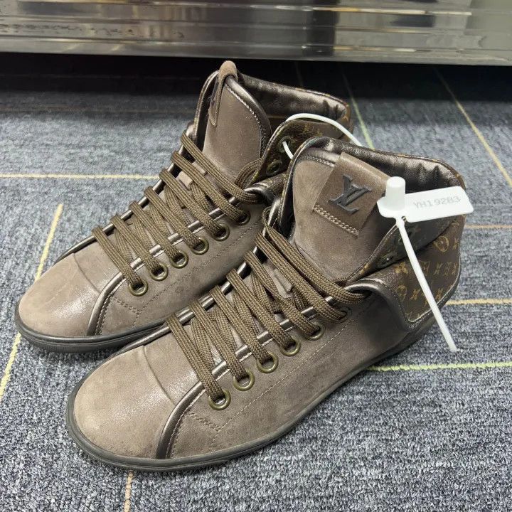 Louis Vuitton Louis Vuitton Casual High-Top Sneakers in Brown -2508 Size US 5 / EU 37 - 1 Thumbnail