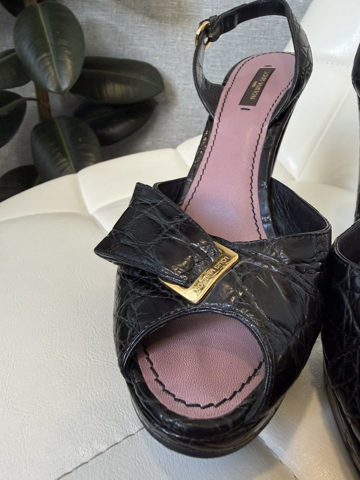 Louis Vuitton Louis Vuitton Black Crocodile Embossed Platform Sandals Heel Size US 9 / IT 39 - 19 Thumbnail