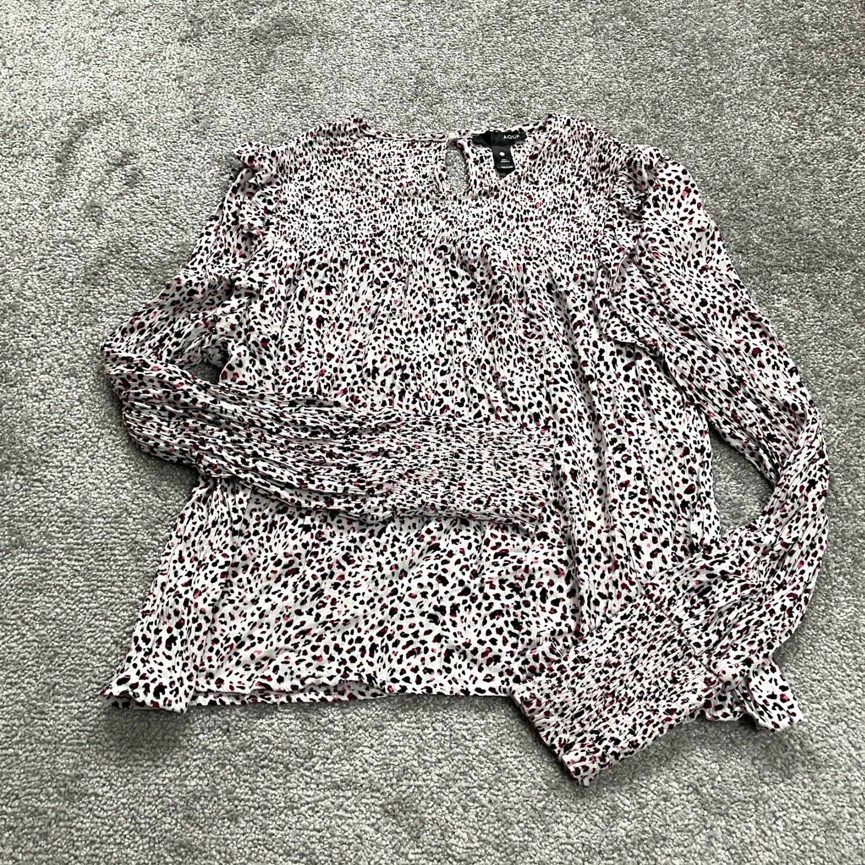 AQUA Aqua Blouse Womens Small White Leopard Print Tunic Rayon Knit Button Long Sleeve Size S / US 4 / IT 40 - 2 Thumbnail