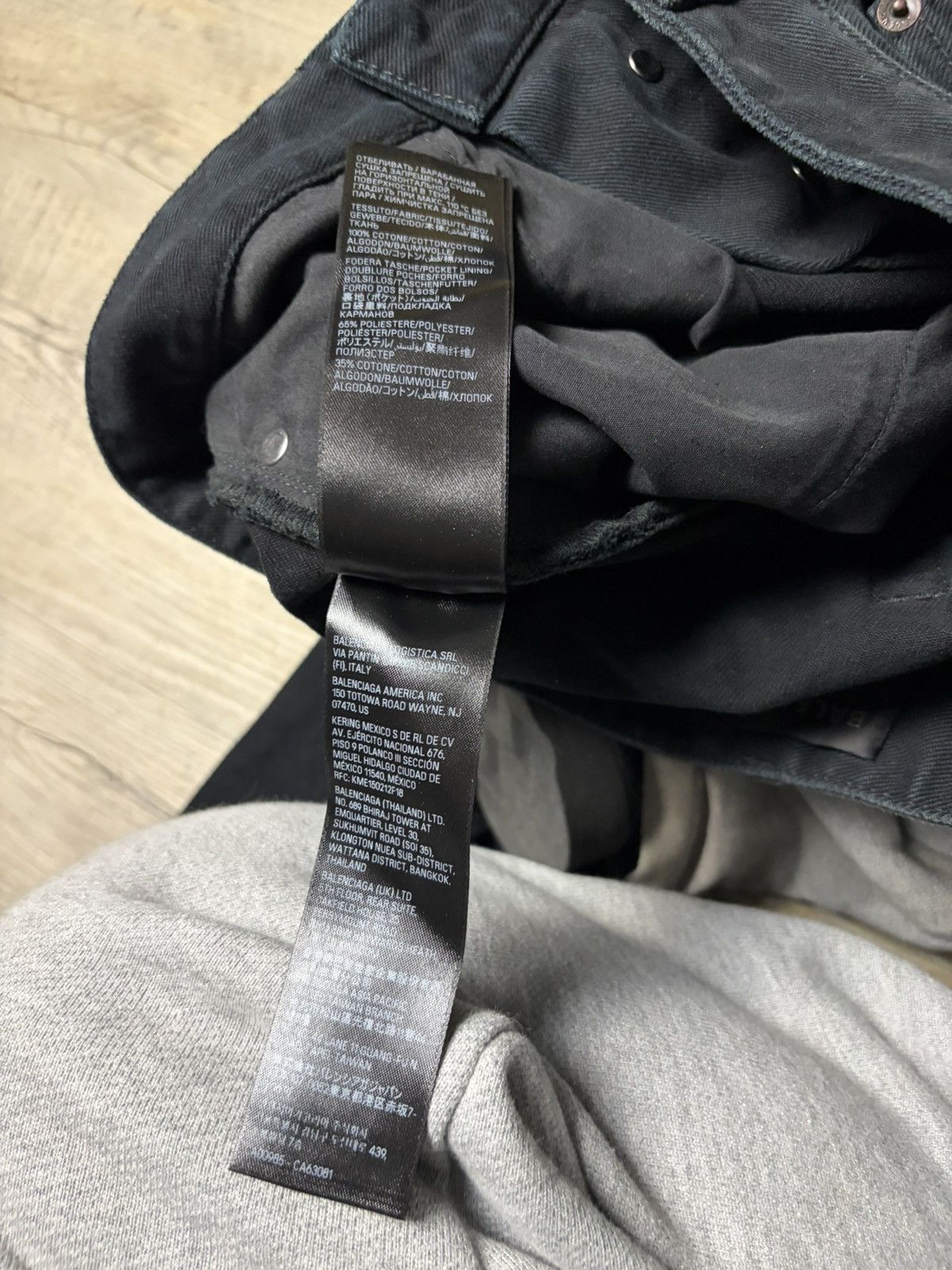 Balenciaga Balenciaga FW23’ Washed Black Baggy Denim Size US 30 / EU 46 - 11 Thumbnail
