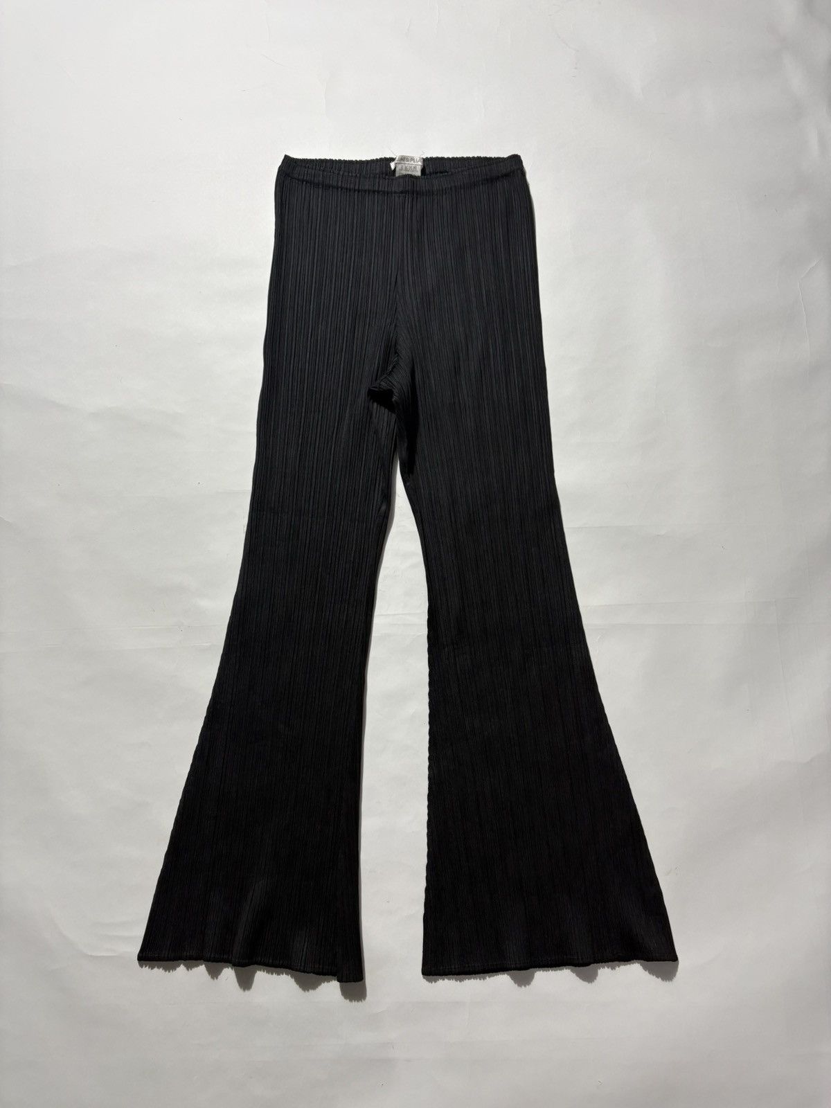 Pleats Please Issey Miyake PLEATS PLEASE BY ISSEY MIYAKE FLARED PANTS Size 24" / US 00 / IT 34 - 1 Thumbnail