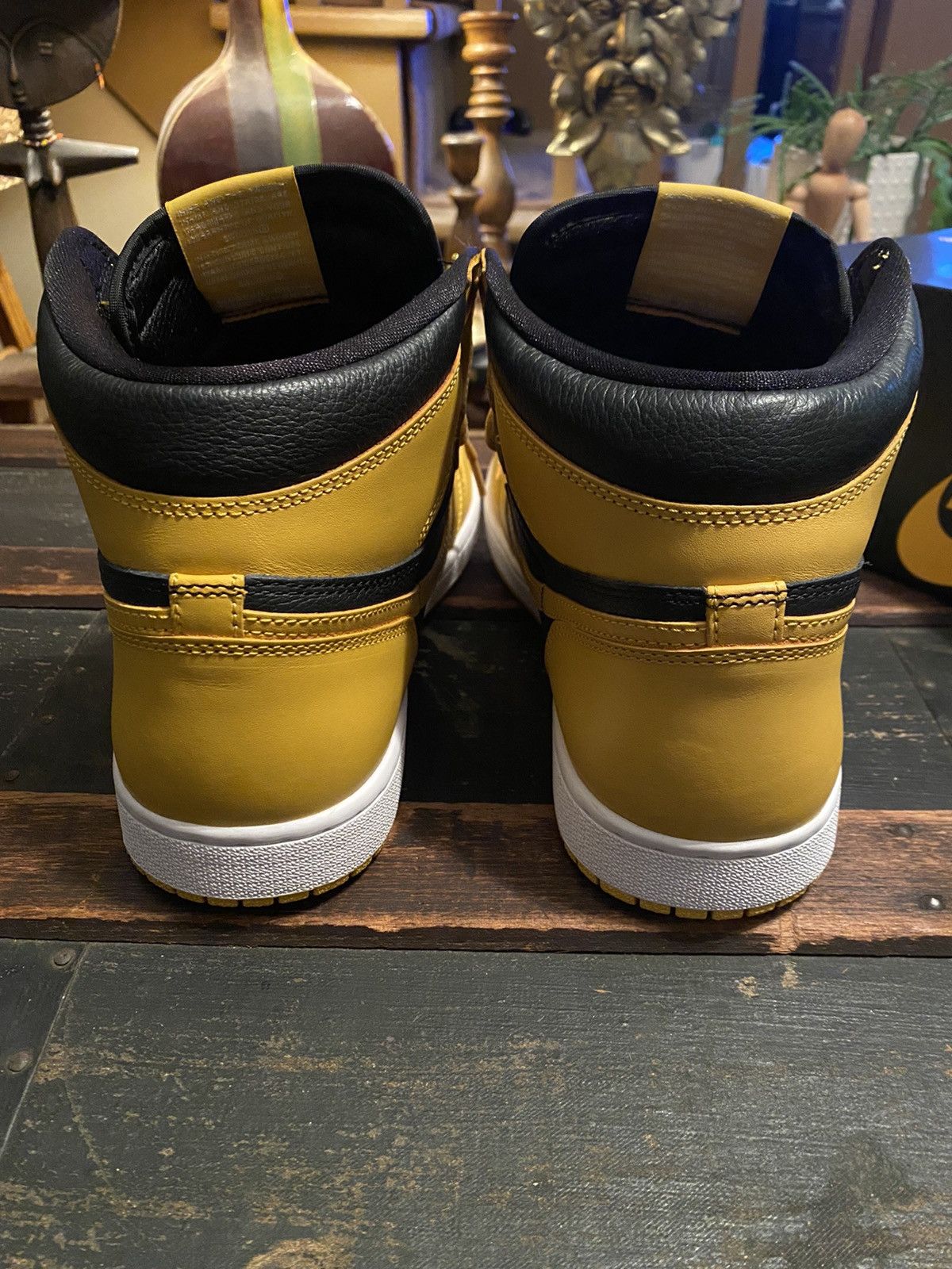 Jordan Brand × Nike Air Jordan retro 1 “pollen” 11M Size US 11 / EU 44 - 3 Thumbnail