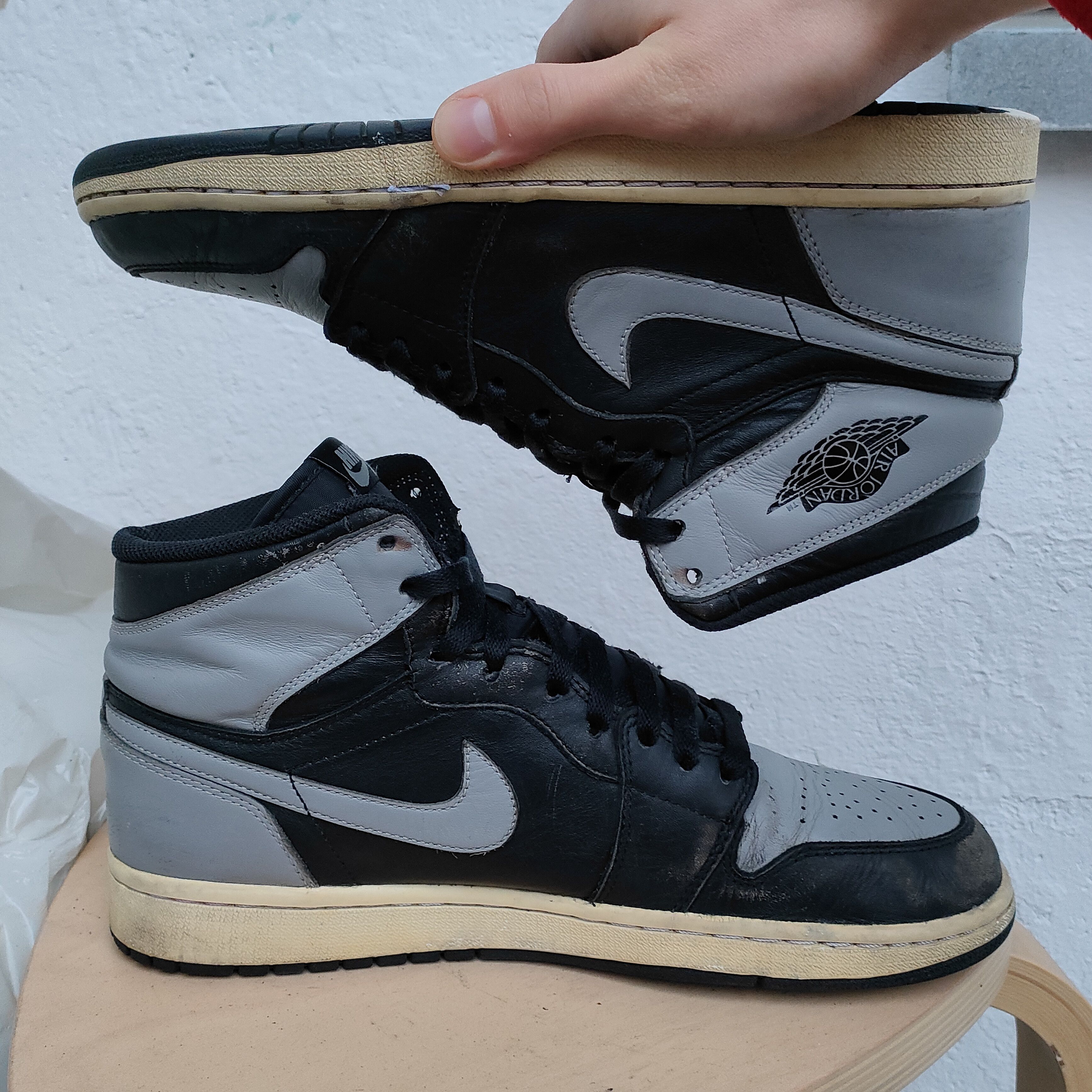 Jordan Brand 2013 Nike Air Jordan 1 Retro Shadow 555088-014 Size US 10 / EU 43 - 6 Thumbnail