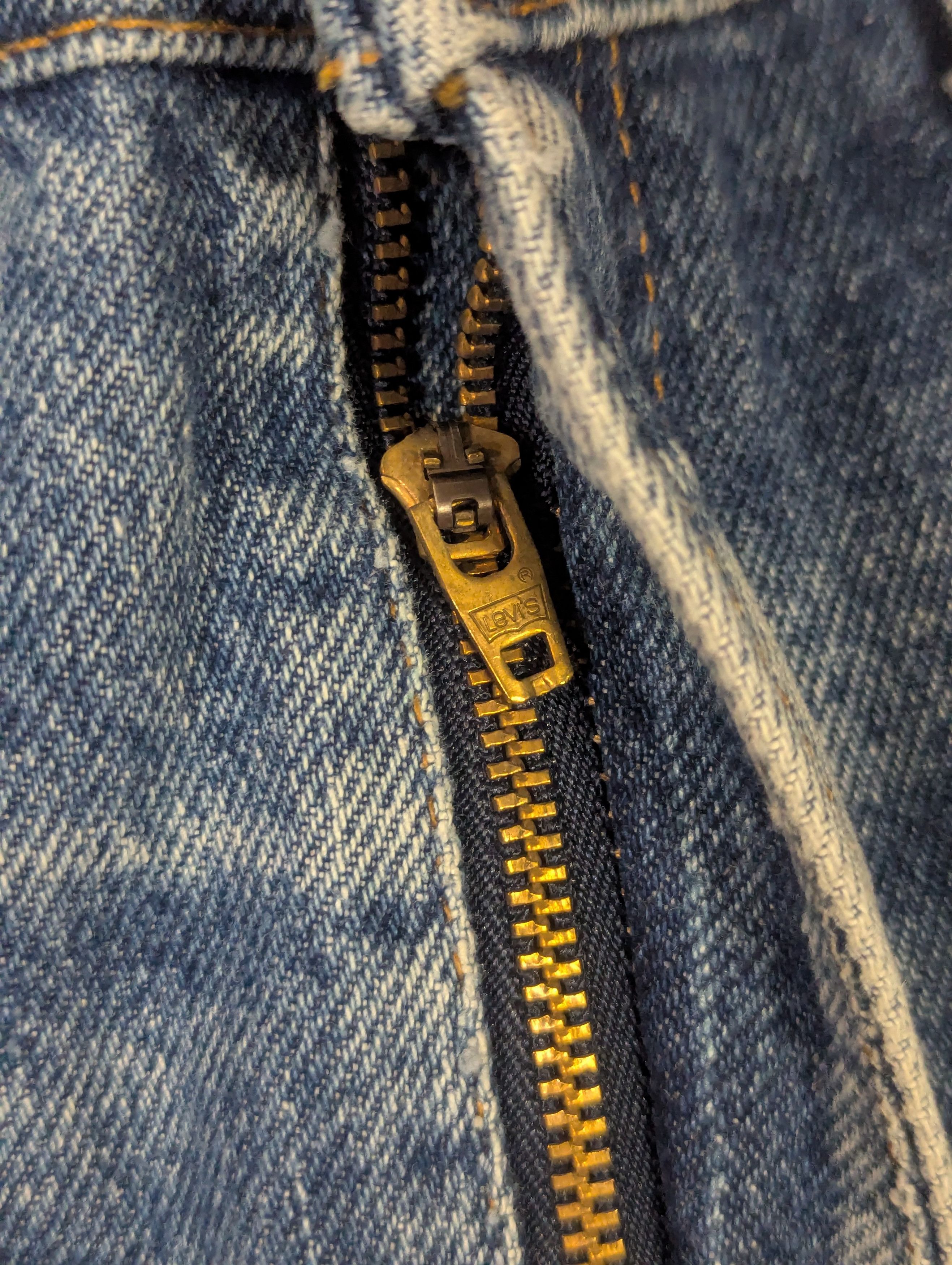 Levi's × Levi's Vintage Clothing × Vintage Vintage Levi 505 Distressed Faded Jeans Size US 34 / EU 50 - 3 Thumbnail