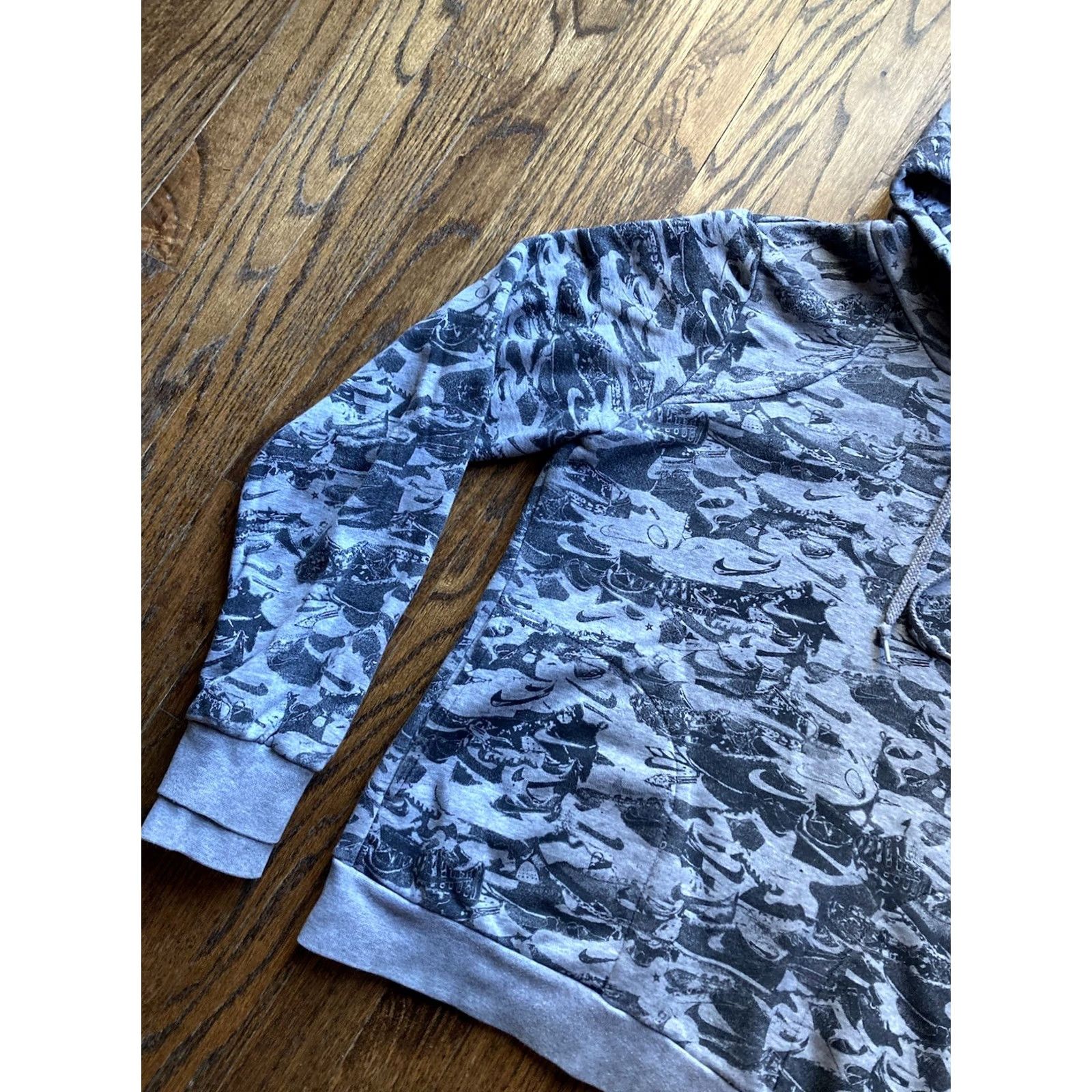 Nike Nike Hoodie Mens Size Large AOP Sweatshirt Gray Camo Pullover Drawstring Swoosh Size US L / EU 52-54 / 3 - 2 Thumbnail