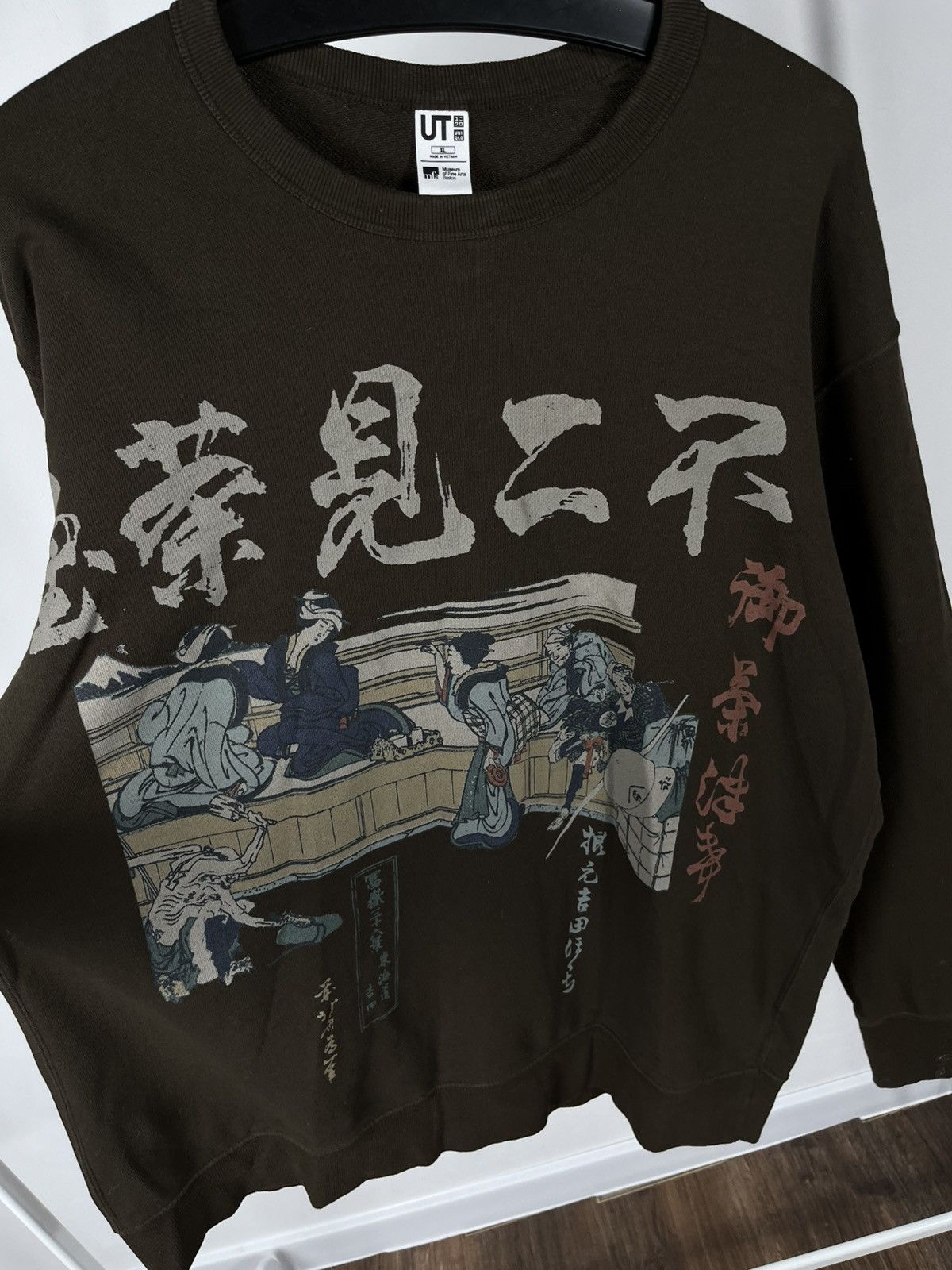 Uniqlo Uniqlo UT MFA Graphic Sweatshirt Japanese Print XL Brown Size US XL / EU 56 / 4 - 4 Thumbnail