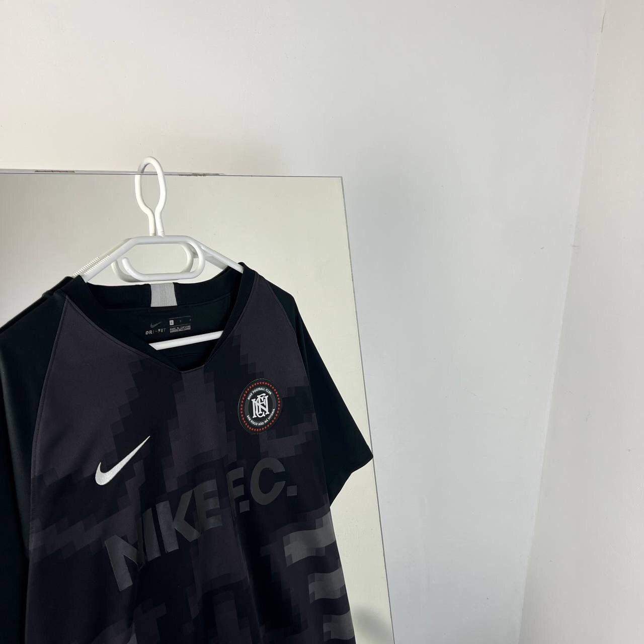 Nike Blokecore Nike FC Football T-shirt Big Logo Y2K Style Size US L / EU 52-54 / 3 - 2 Thumbnail