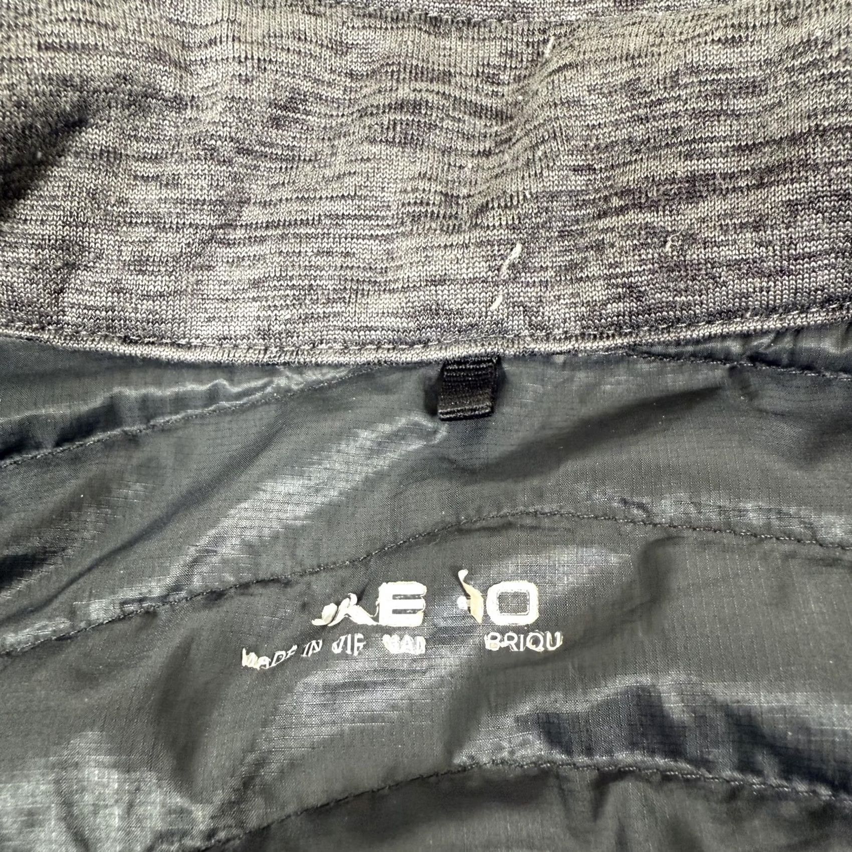Nike Nike Aeroloft Vest Women Large Black Lightweight Insulated Running Puffer Zip Up Sleeveless Full Zip Pockets Jacket Activewear Size L / US 10 / IT 46 - 7 Thumbnail