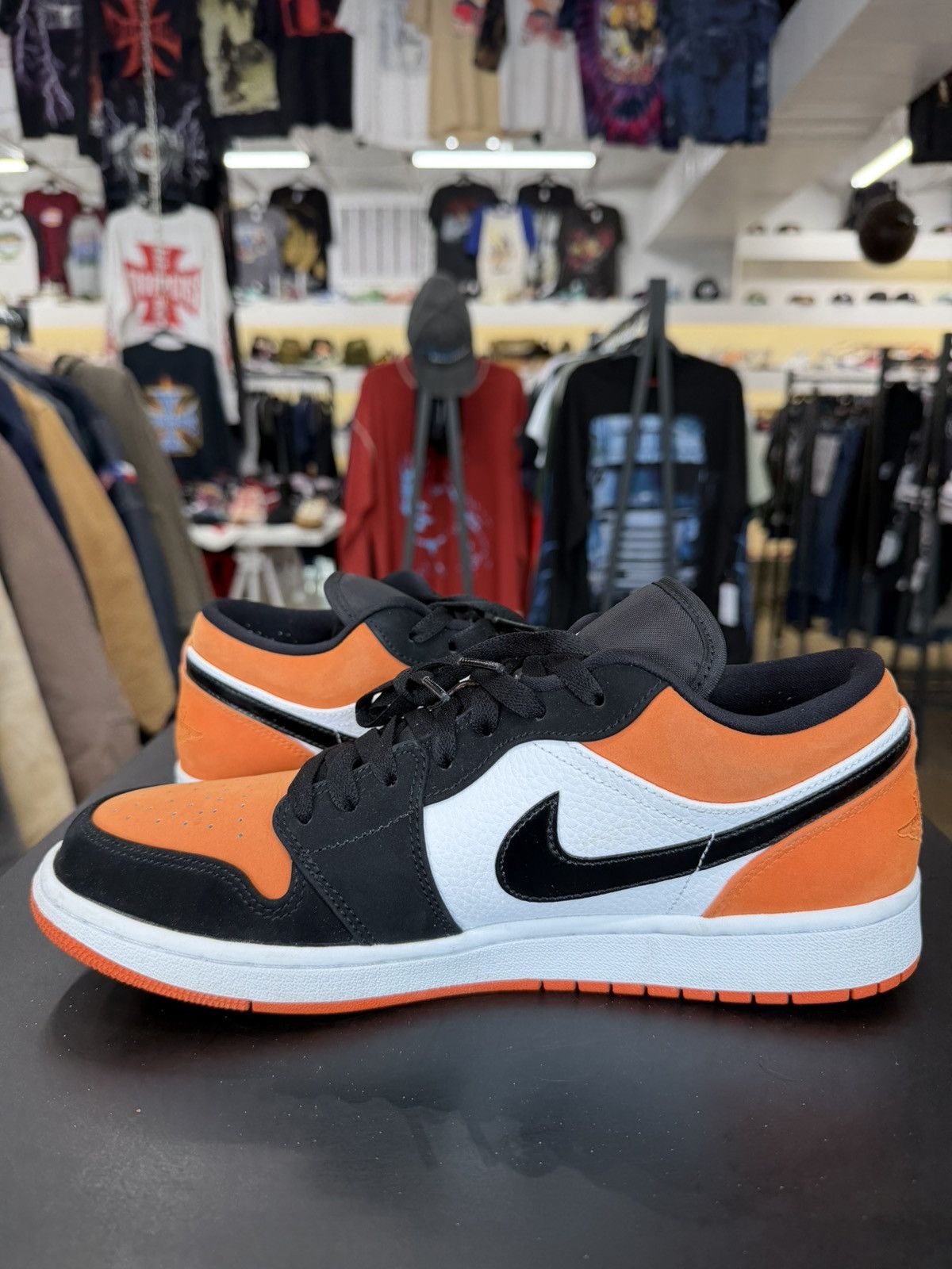 Jordan Brand Air Jordan 1 Low Shattered Backboard Size 10 (2021) Size US 10 / EU 43 - 4 Thumbnail