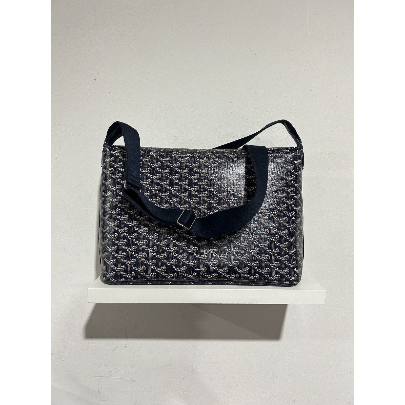 Goyard GOYARD NAVY CAPETIEN MESSENGER BAG SIZE MM PREOWNED Size ONE SIZE - 2 Thumbnail