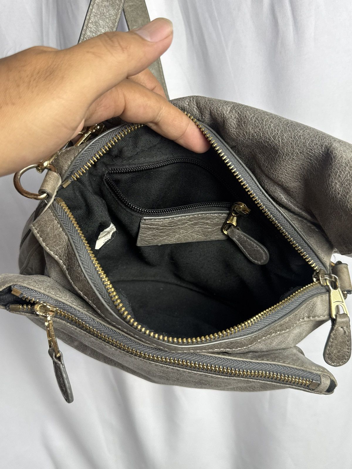 Vintage Leather Bags City Sling Bag Size ONE SIZE - 7 Thumbnail