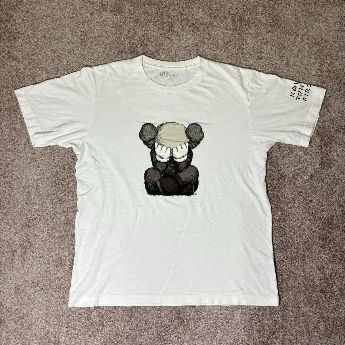 Kaws × Uniqlo Vintage Uniqlo X Kaws Tokyo First White T-Shirt Size US M / EU 48-50 / 2 - 1 Thumbnail