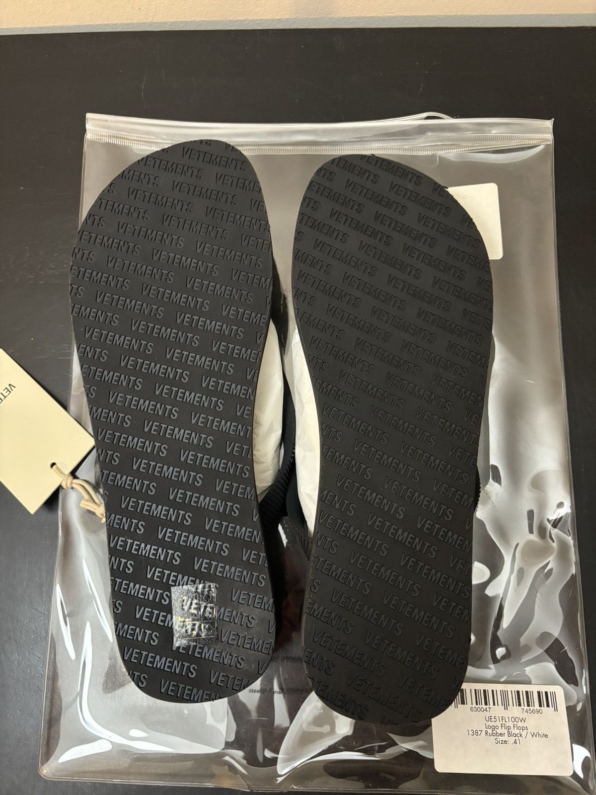 Vetements Vetements Logo Thong Flip Flops Black Size US 8 / EU 41 - 6 Thumbnail