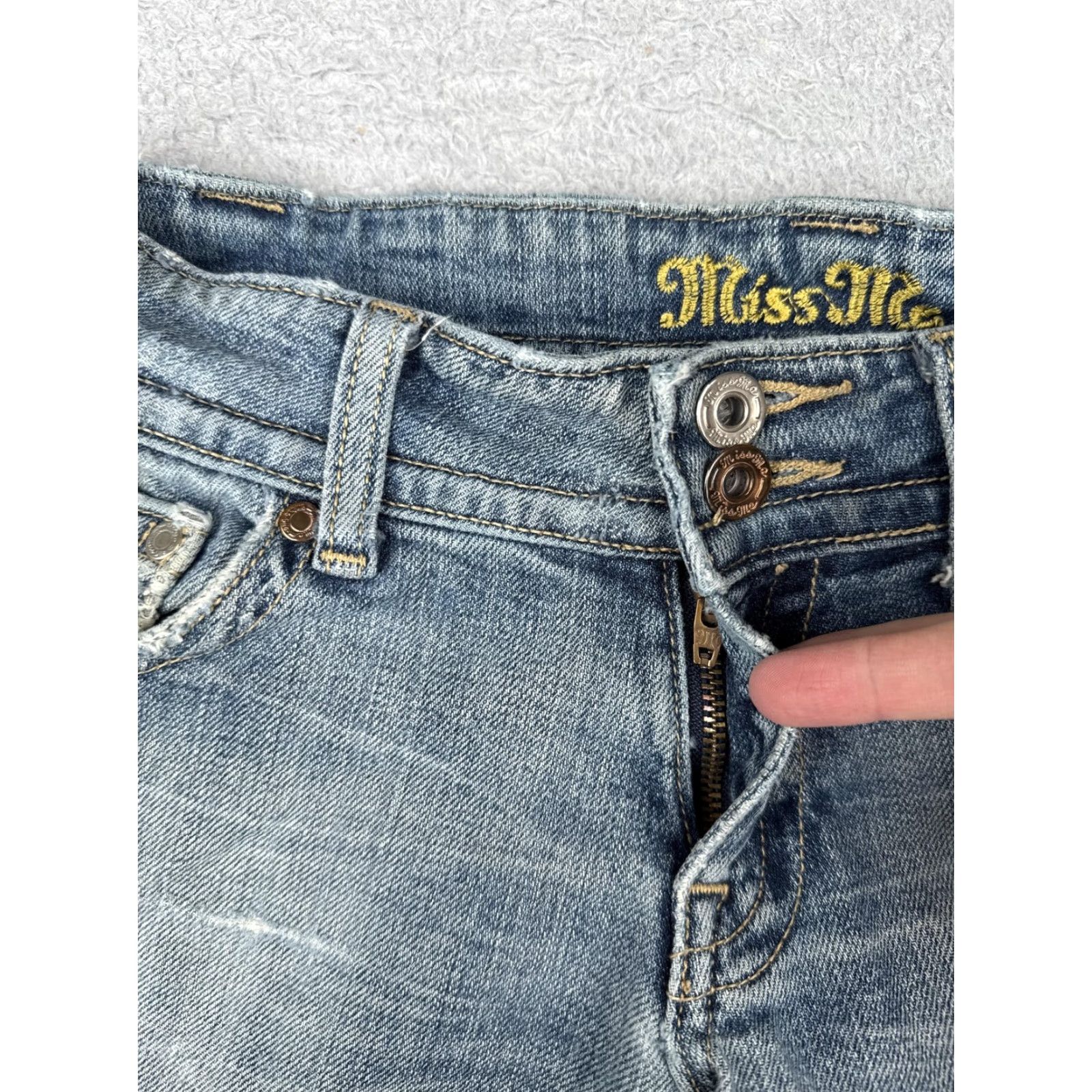 Miss Me VINTAGE is not applicable. Miss Me Bermuda Shorts Womens 27 Denim Blue Windsor Distressed 5-Pocket Comfort Zip Fly Button Low Rise 7.5in Inseam Womens Size 27" / US 4 / IT 40 - 6 Thumbnail