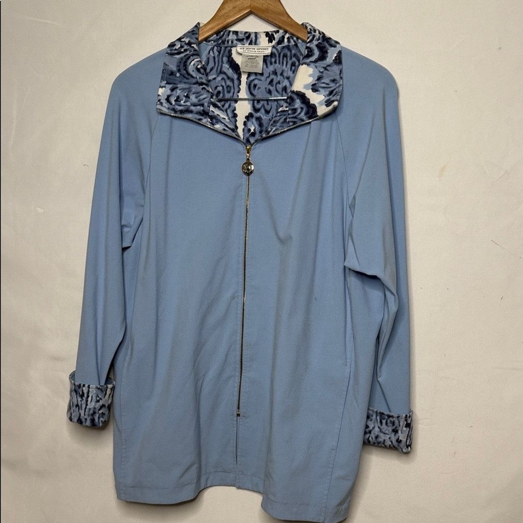 St. John St. John Sport leopard print collar wrist cuffs jacket sz M Size M / US 6-8 / IT 42-44 - 1 Thumbnail