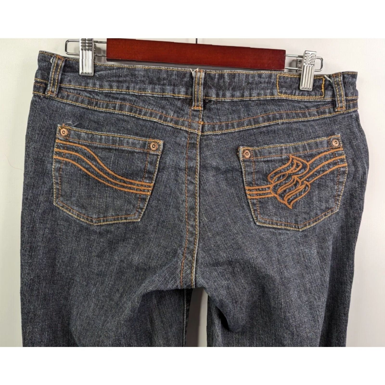 Rocawear VINTAGE Rocawear Denim Jeans Button Cuffs 7/8 32x31 Embroidered Hip Hop Y2K Women's Blue Jeans Rocawear 90s Logo Style Size 28" / US 6 / IT 42 - 2 Thumbnail
