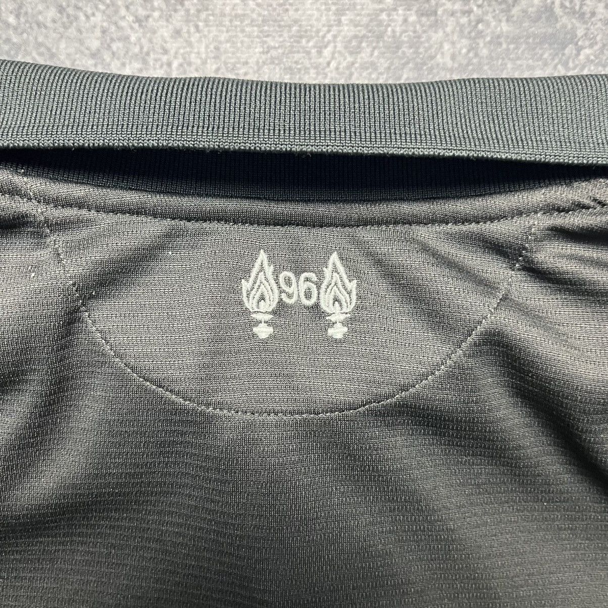 New Balance Vintage New Balance Liverpool 2015/2016 Away Soccer Jersey Size US M / EU 48-50 / 2 - 16 Thumbnail