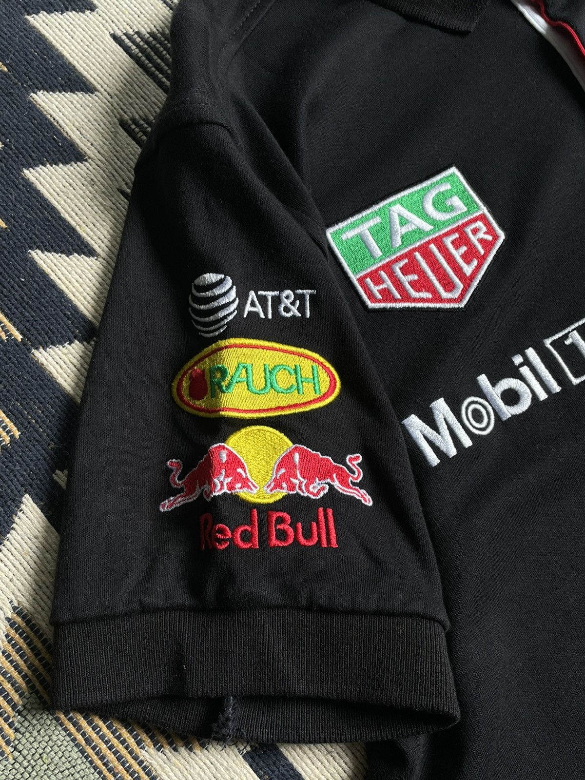 Red Bull Vintage Red Bull Aston Martin Big Logo Y2K T-shirt Size US L / EU 52-54 / 3 - 8 Thumbnail