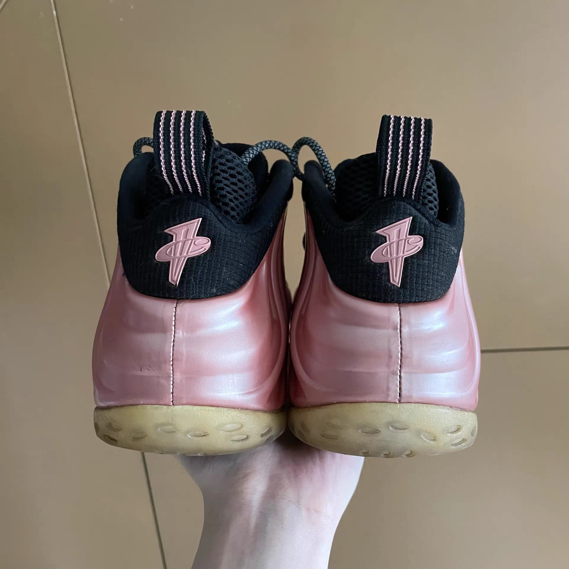 Nike Nike Air Foamposite One "Pink Flash" Size US 11.5 / EU 44-45 - 5 Thumbnail