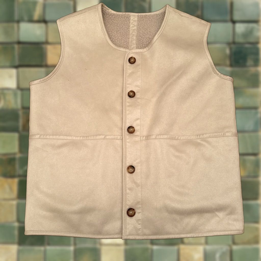 Vintage VINTAGE LabDip Barney Sherpa Faux Suede Vest Beige Boho Chunky Oversized Size 38 Womens Reversible Open Quilted Lightweight Long Length Casual Travel Size XS / US 0-2 / IT 36-38 - 1 Thumbnail