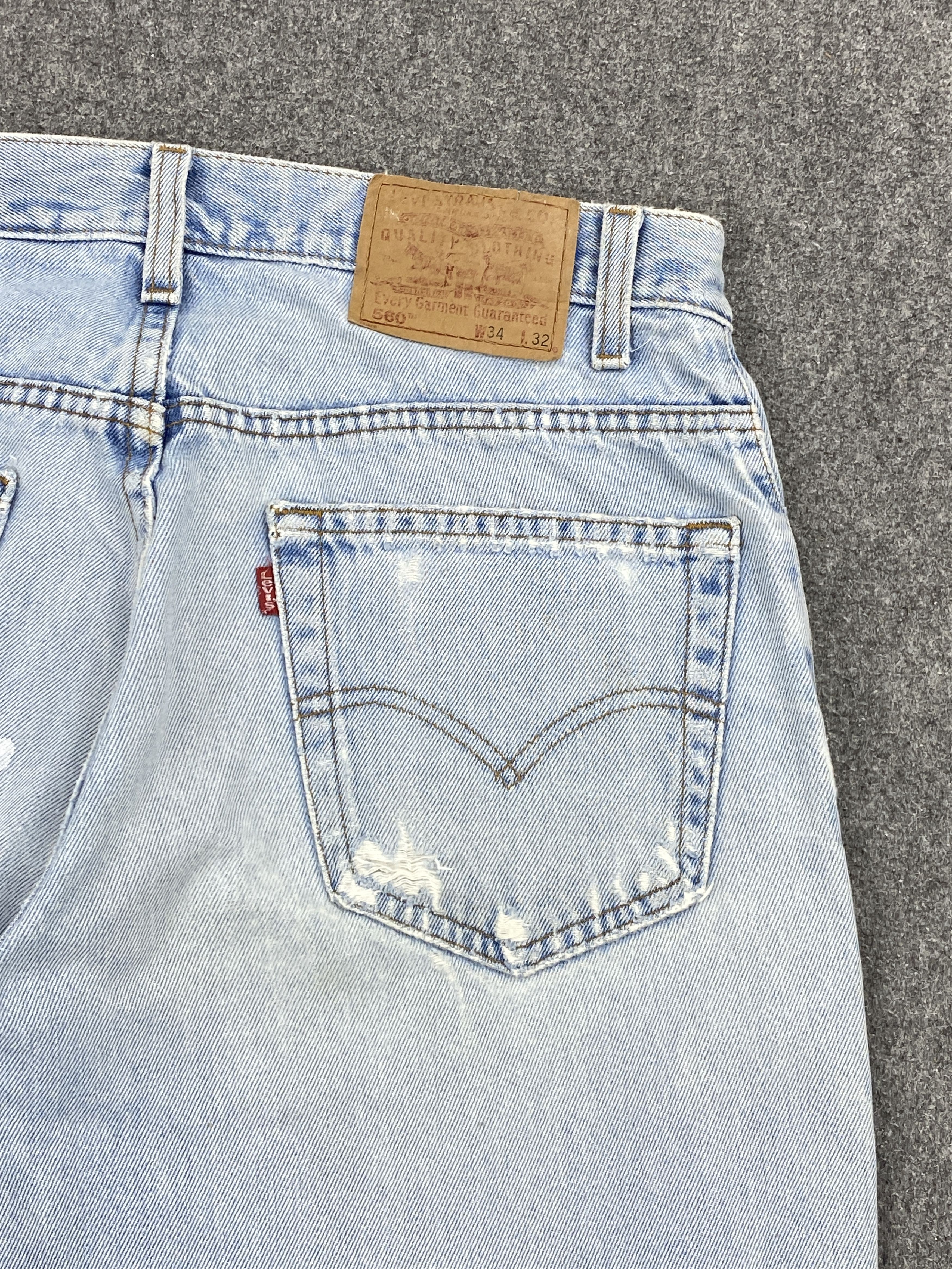 Levi's × Vintage Distressed Vintage 90s Levis 560 Light Wash Jeans DP2323 Size US 33 - 17 Thumbnail