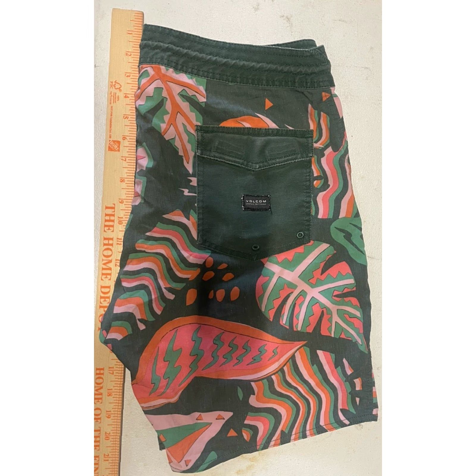 Volcom Volcom Swim Trunks Mens Size 34 Cinch Fly Colorful Leaves Size US 34 / EU 50 - 6 Thumbnail