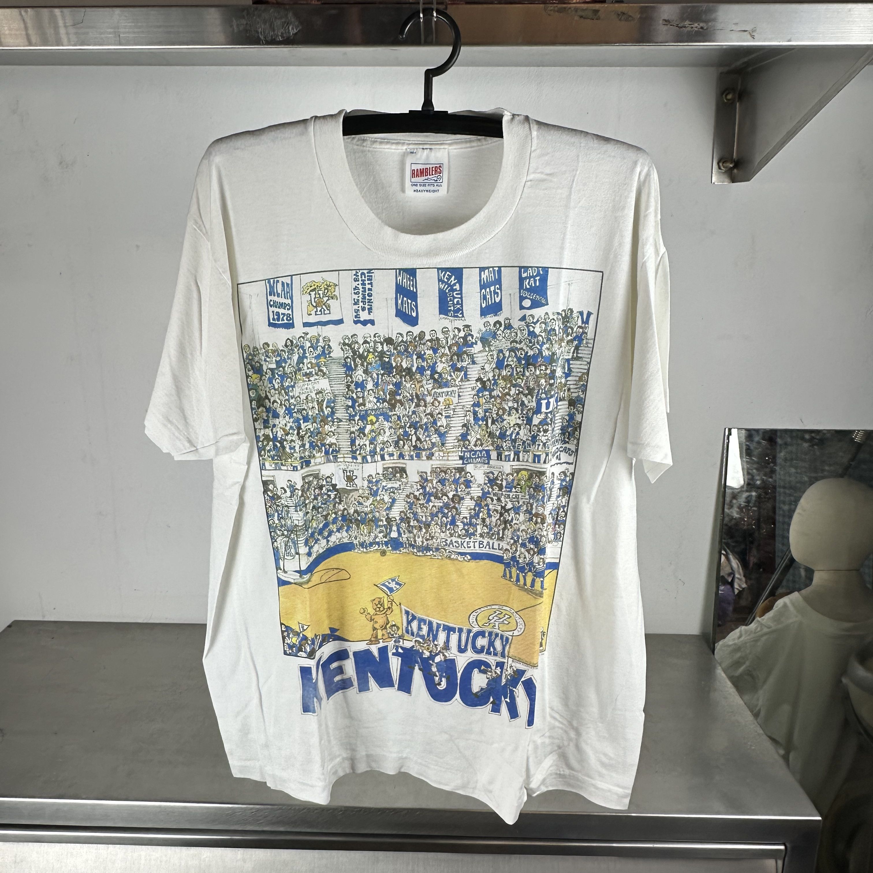 Vintage 1987 Kentucky Wildcats Basketball NCAA T-shirt