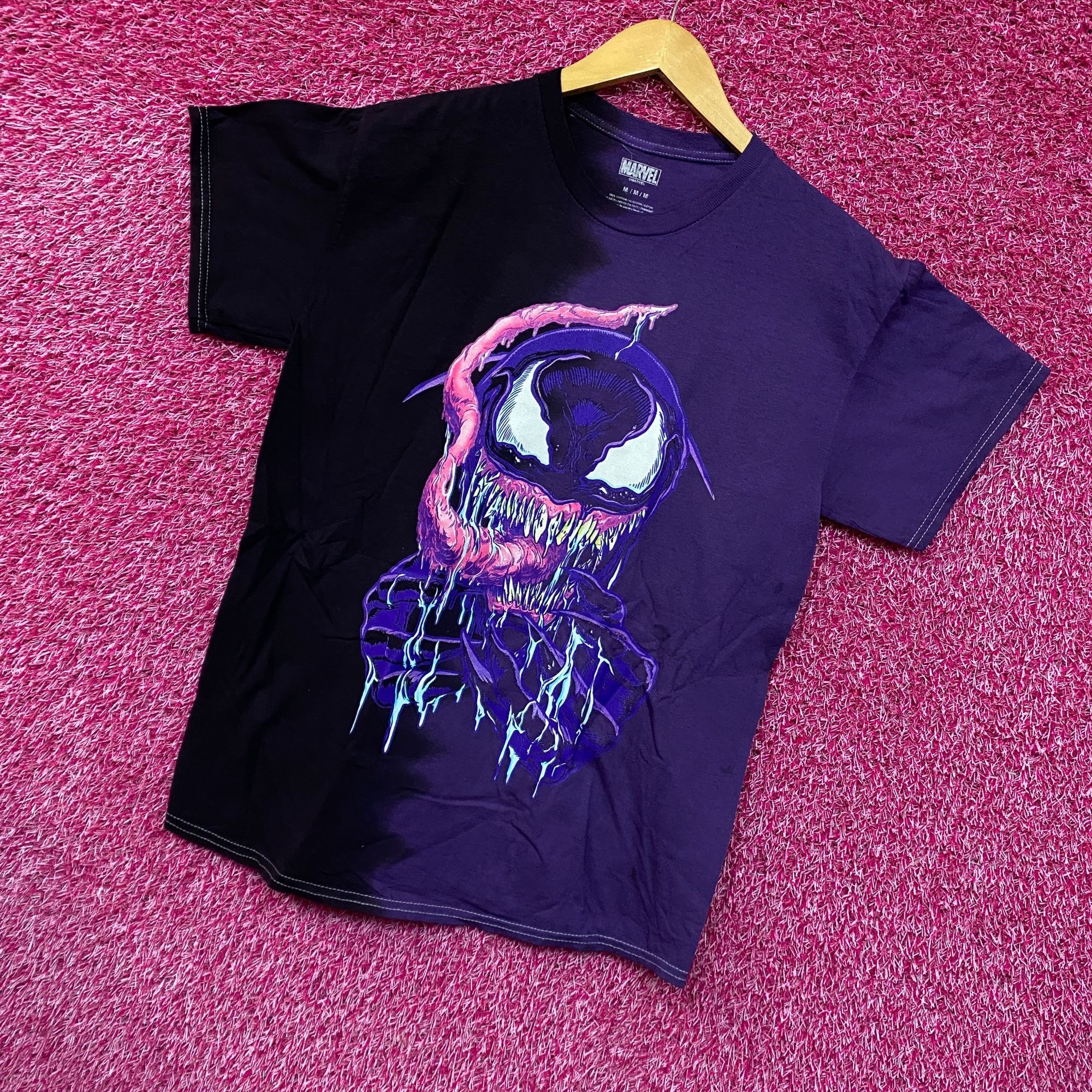 Marvel Comics Venom purple/black split dye Tshirt size medium Size US M / EU 48-50 / 2 - 3 Thumbnail