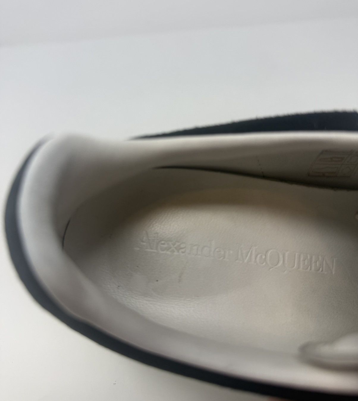 Alexander McQueen Alexander McQueen Oversized Sneaker Suede White/Black Size US 8 / IT 38 - 8 Thumbnail