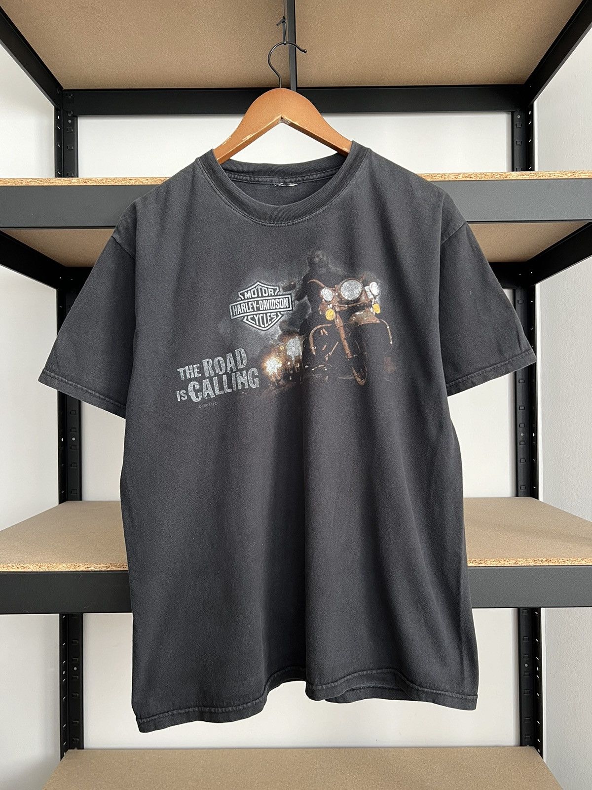 Harley Davidson Vintage 2007 Harley Davidson The Road is Calling T-shirt Size US L / EU 52-54 / 3 - 1 Thumbnail