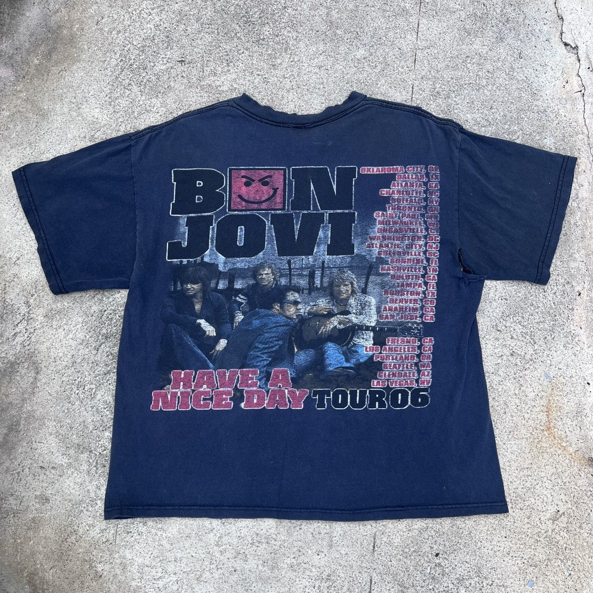 Band Tees Vintage Y2K Bon Jovi Tour Tee Distressed Thrashed Faded Size US L / EU 52-54 / 3 - 13 Thumbnail