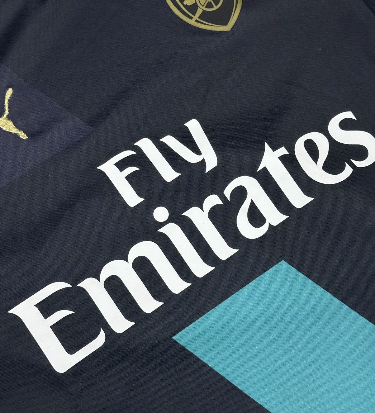 Puma ARSENAL LONDON THIRD FOOTBALL SHIRT SOCCER PUMA Size M MEN Size US M / EU 48-50 / 2 - 3 Thumbnail